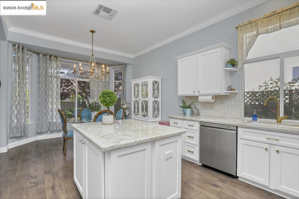Detail Gallery Image 12 of 38 For 4201 Rose Creek Rd, Roseville,  CA 95747 - 3 Beds | 2 Baths