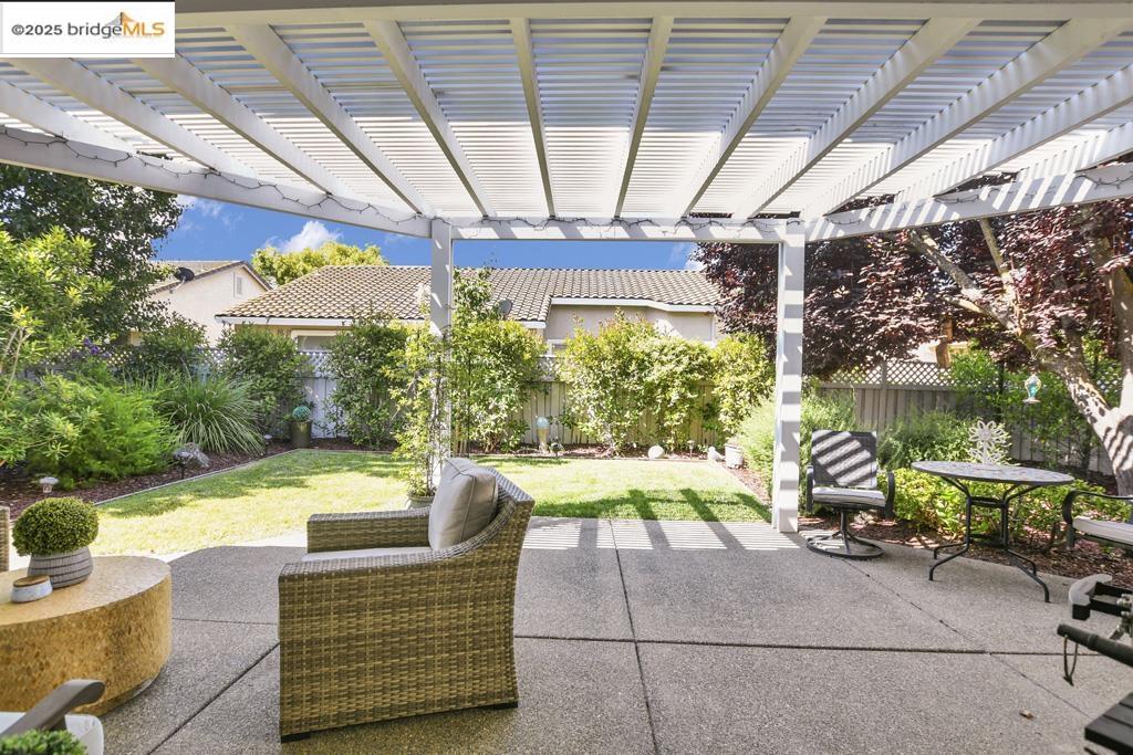 Detail Gallery Image 25 of 38 For 4201 Rose Creek Rd, Roseville,  CA 95747 - 3 Beds | 2 Baths