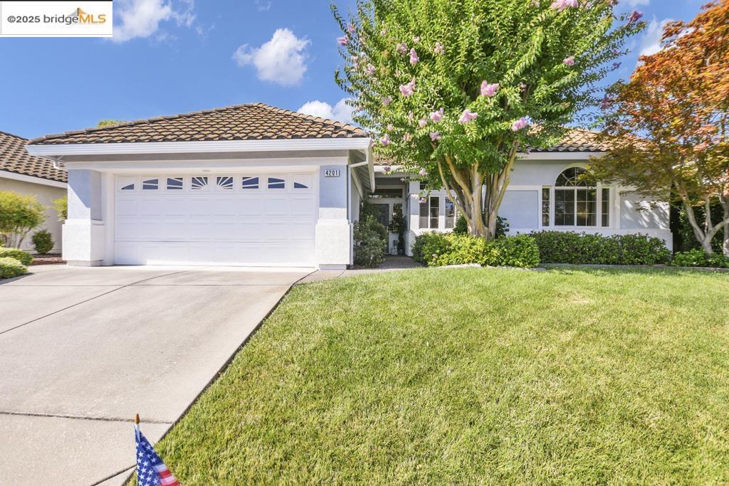 Detail Gallery Image 4 of 38 For 4201 Rose Creek Rd, Roseville,  CA 95747 - 3 Beds | 2 Baths