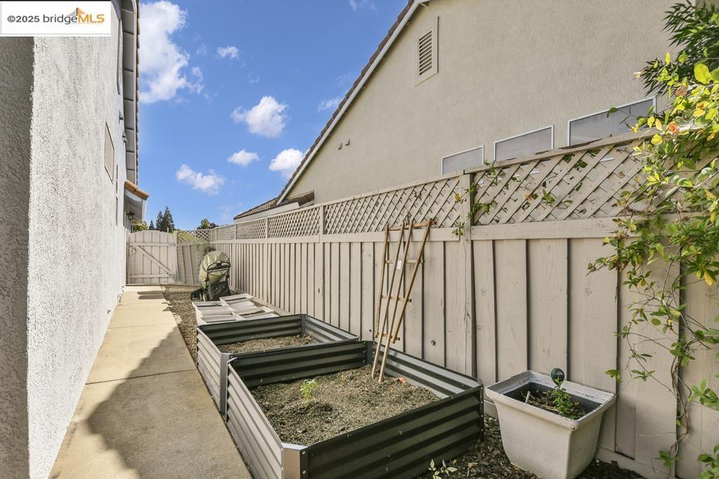 Detail Gallery Image 33 of 38 For 4201 Rose Creek Rd, Roseville,  CA 95747 - 3 Beds | 2 Baths