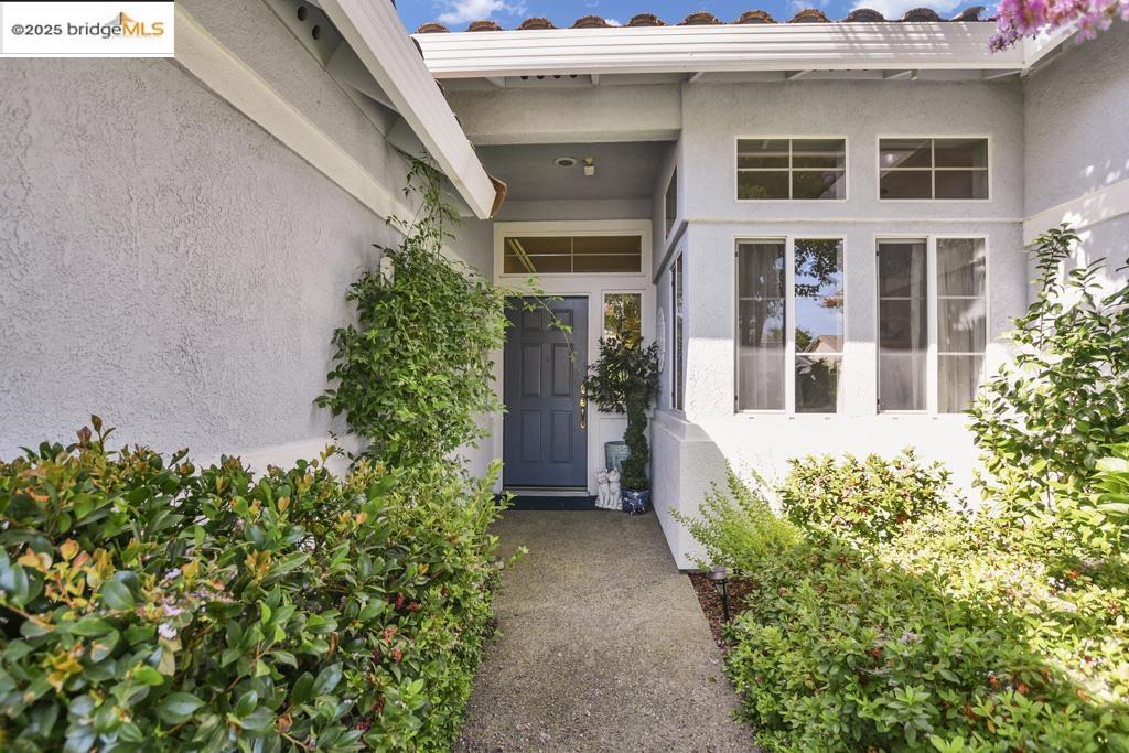 Detail Gallery Image 5 of 38 For 4201 Rose Creek Rd, Roseville,  CA 95747 - 3 Beds | 2 Baths