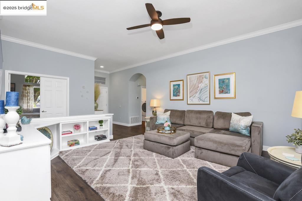 Detail Gallery Image 8 of 38 For 4201 Rose Creek Rd, Roseville,  CA 95747 - 3 Beds | 2 Baths