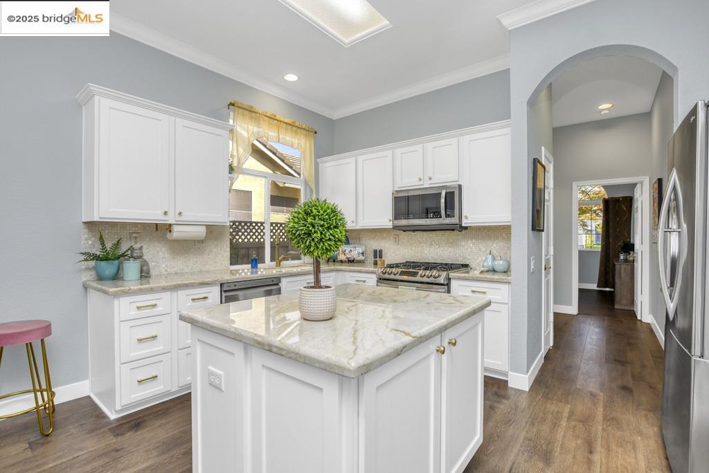 Detail Gallery Image 10 of 38 For 4201 Rose Creek Rd, Roseville,  CA 95747 - 3 Beds | 2 Baths