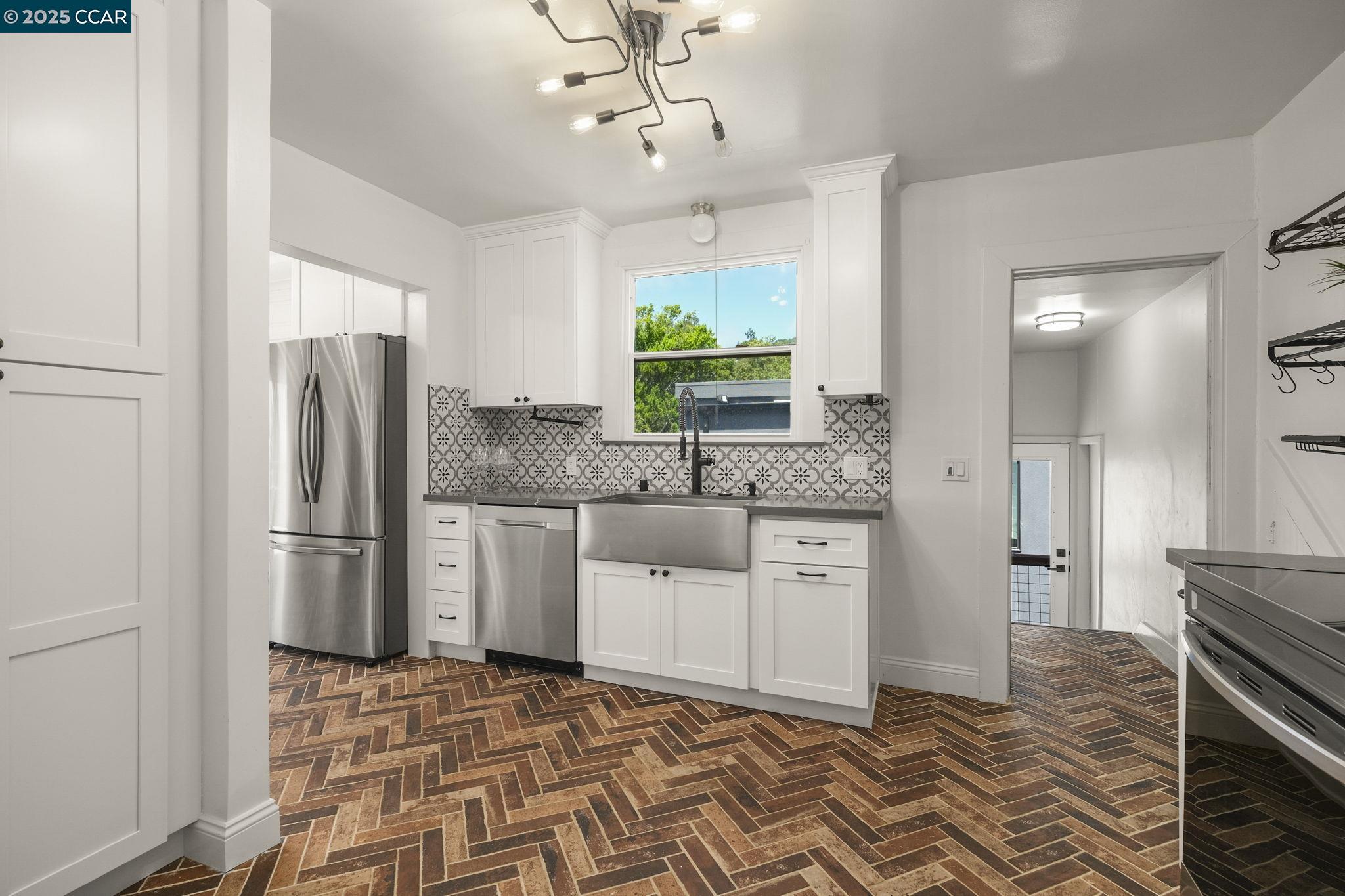 Detail Gallery Image 11 of 57 For 1094 Keith Ave, Berkeley,  CA 94708 - 4 Beds | 3 Baths