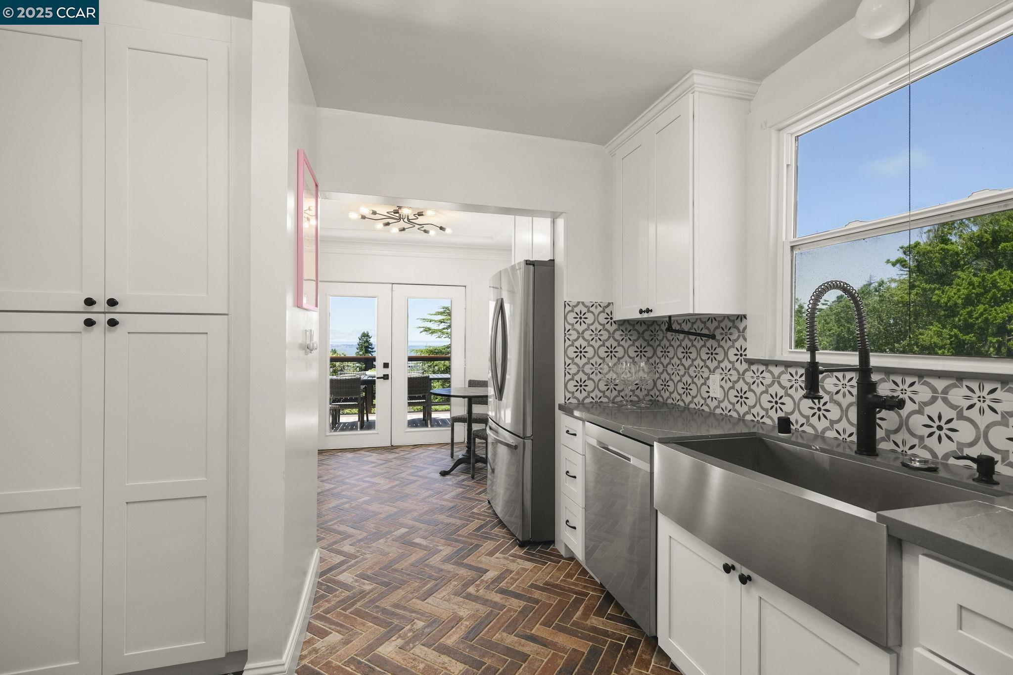 Detail Gallery Image 12 of 57 For 1094 Keith Ave, Berkeley,  CA 94708 - 4 Beds | 3 Baths