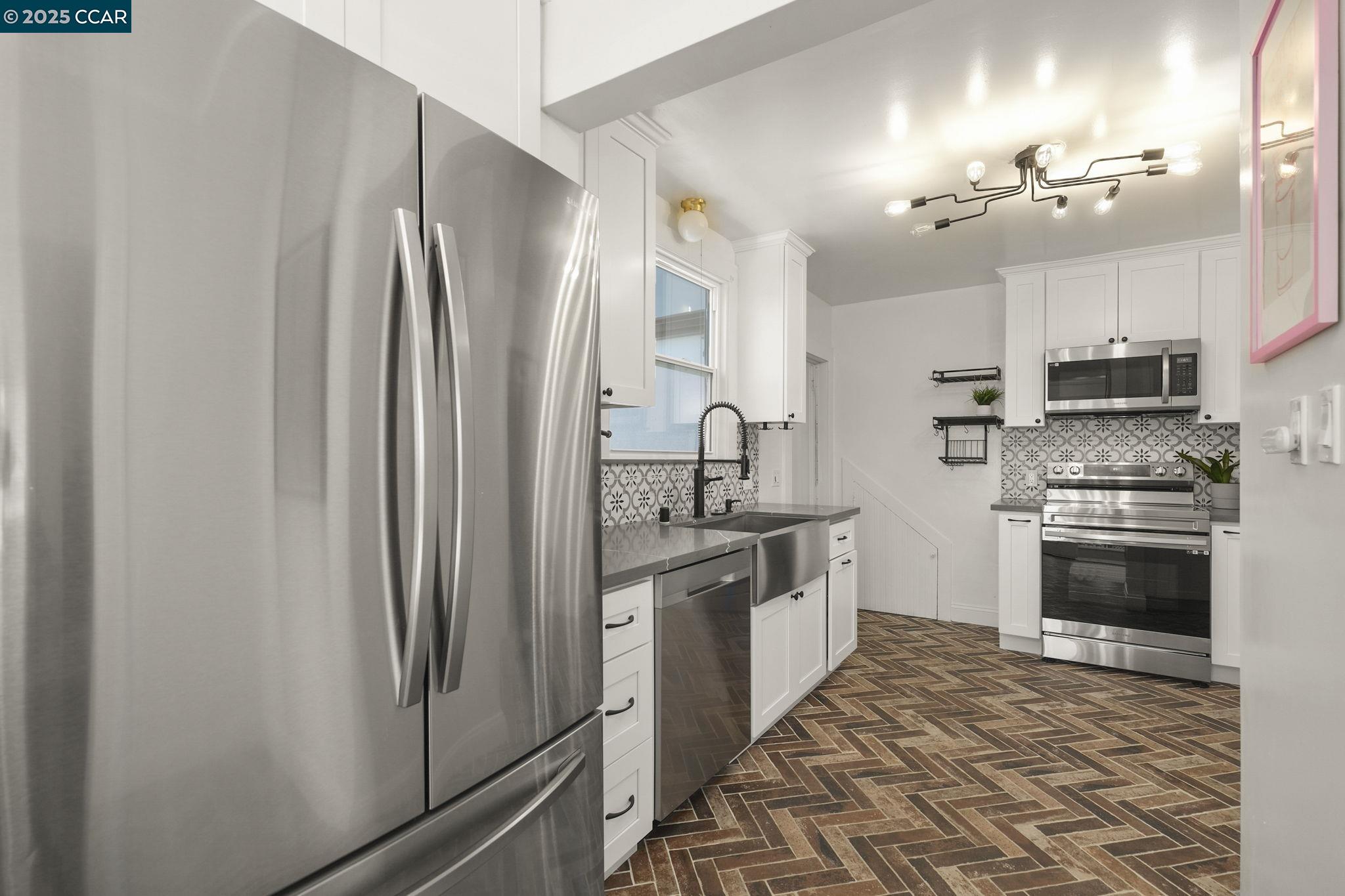 Detail Gallery Image 15 of 57 For 1094 Keith Ave, Berkeley,  CA 94708 - 4 Beds | 3 Baths