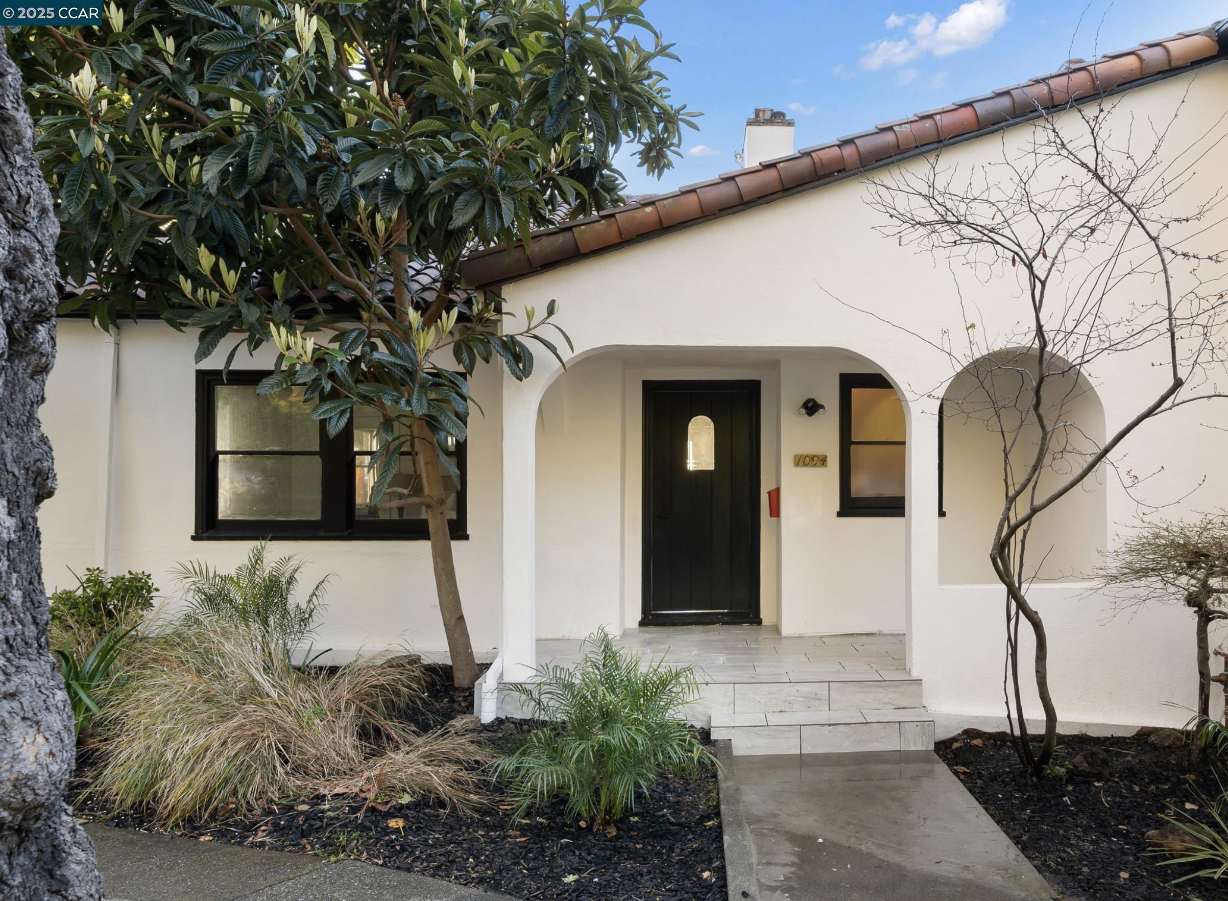 Detail Gallery Image 3 of 57 For 1094 Keith Ave, Berkeley,  CA 94708 - 4 Beds | 3 Baths