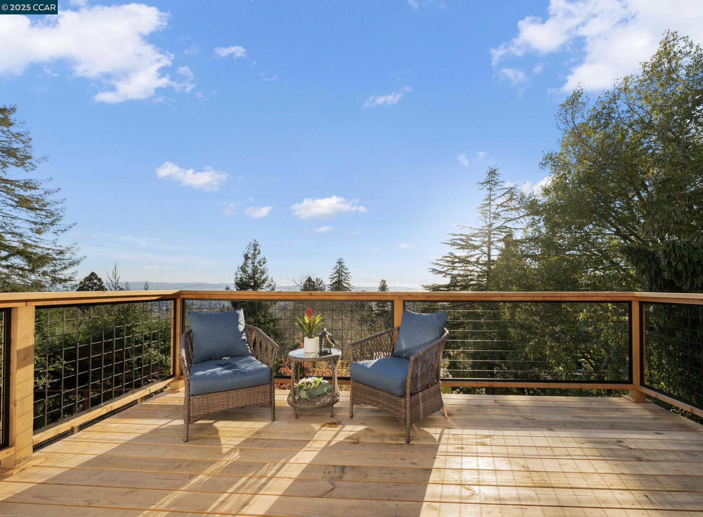 Detail Gallery Image 6 of 57 For 1094 Keith Ave, Berkeley,  CA 94708 - 4 Beds | 3 Baths