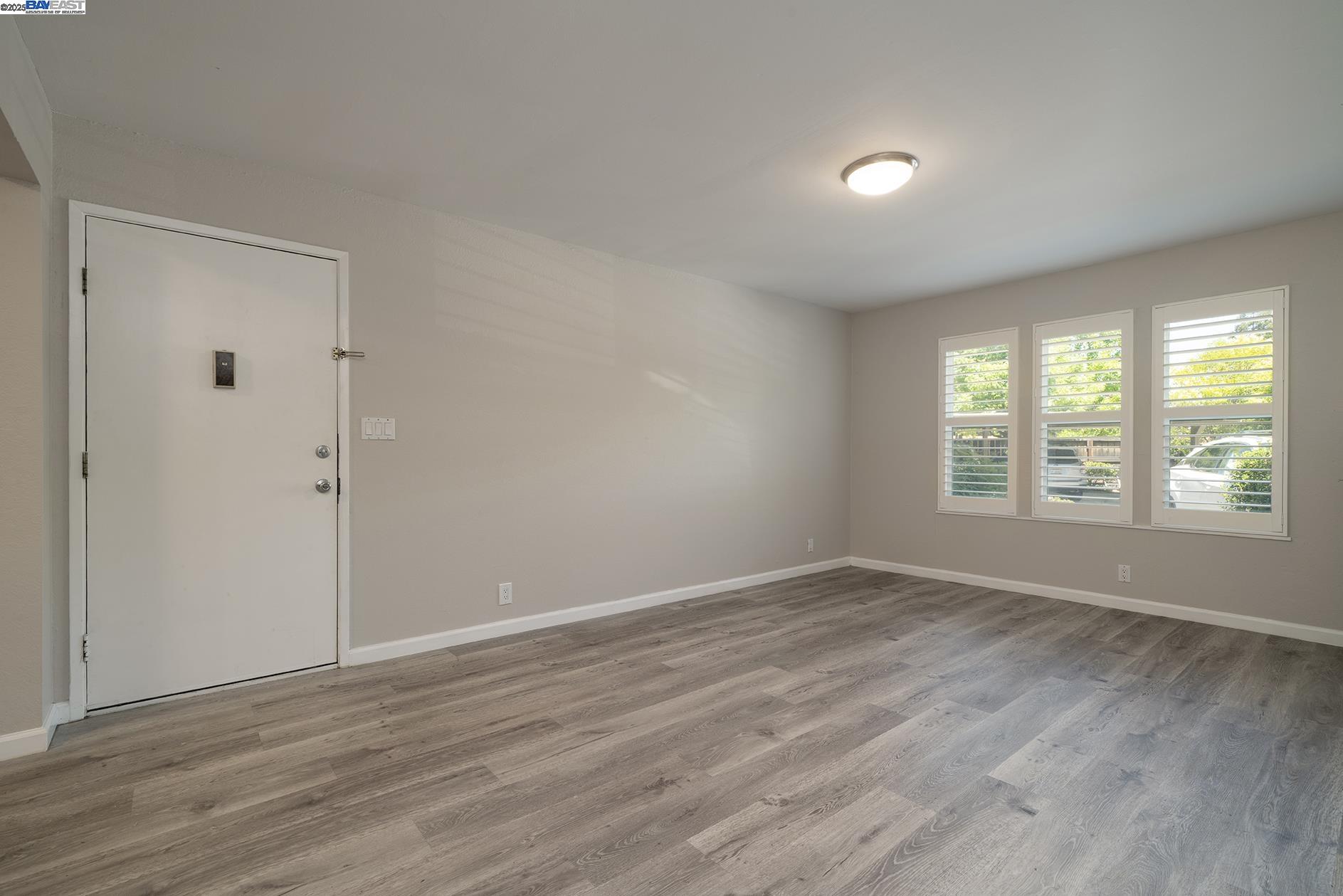 Photo #2: 41103655 Listing 