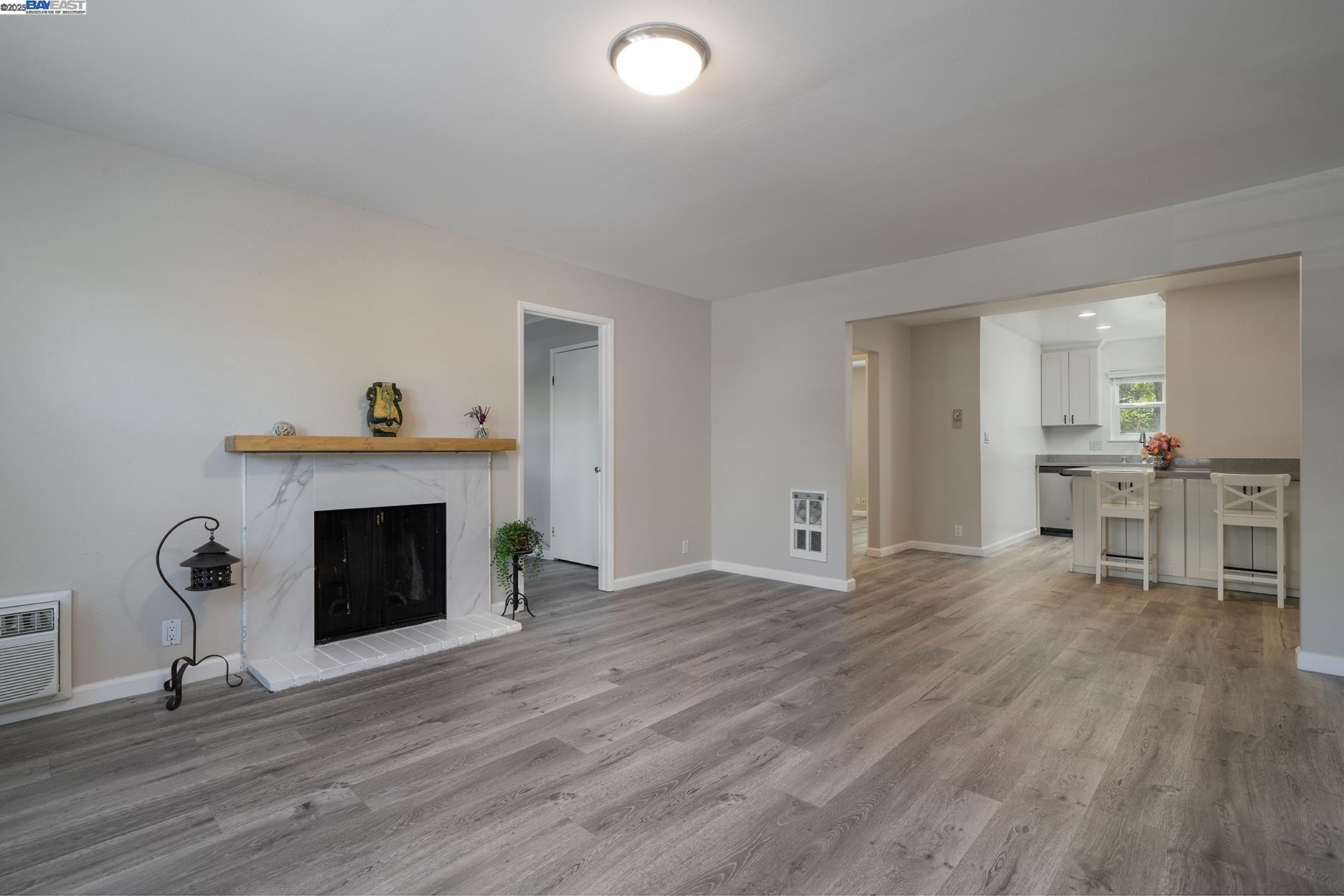 Photo #5: 41103655 Listing 