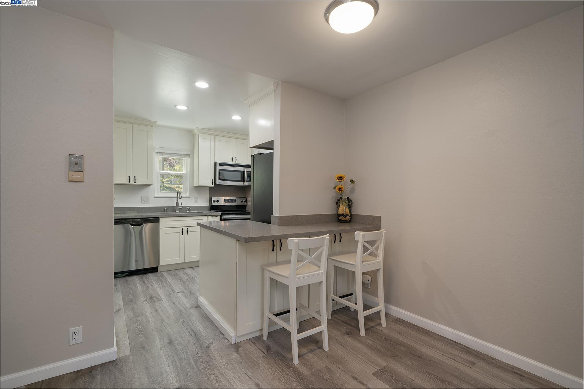 Photo #6: 41103655 Listing 