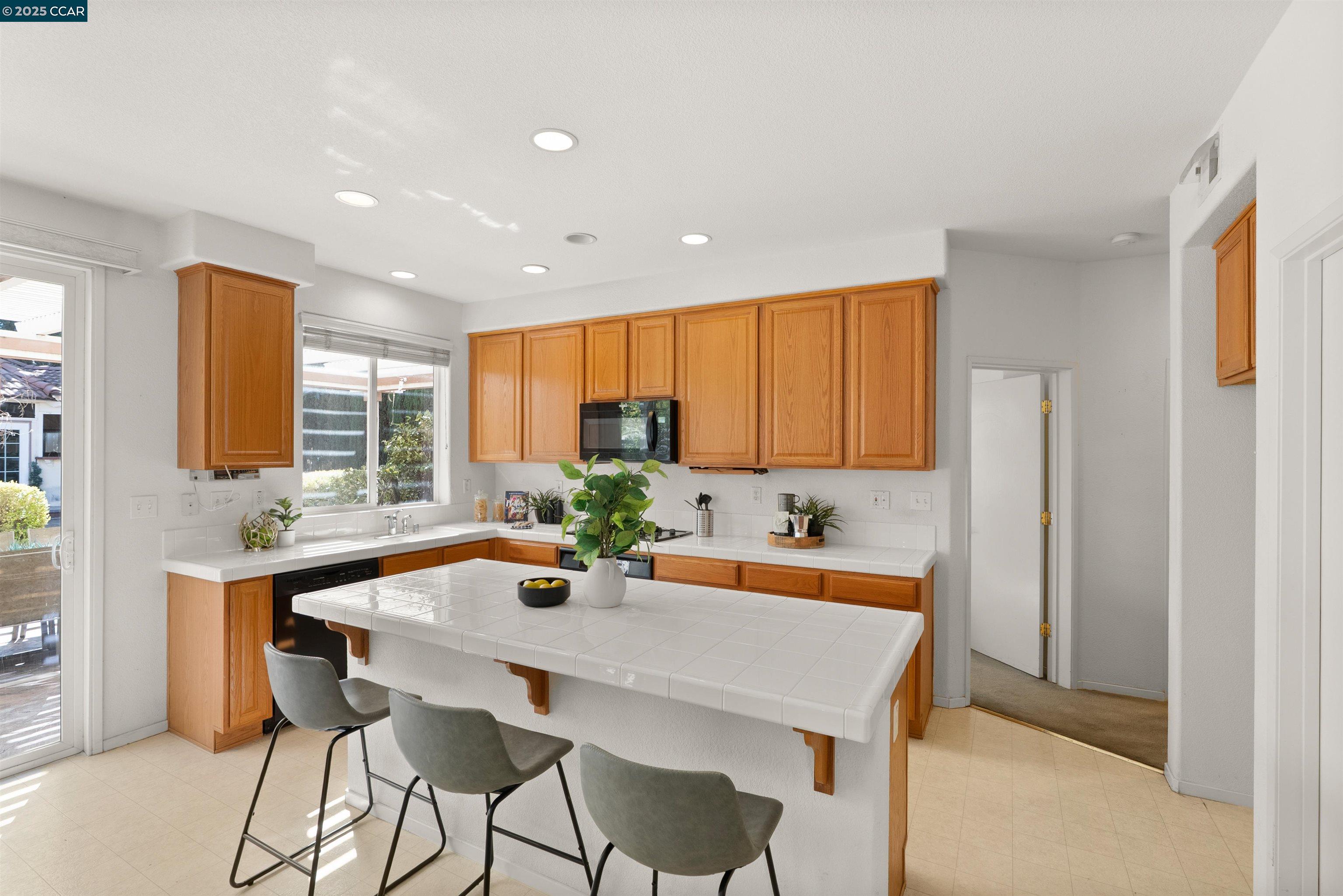 Detail Gallery Image 15 of 58 For 35 Keith, Oakley,  CA 94561 - 4 Beds | 3 Baths