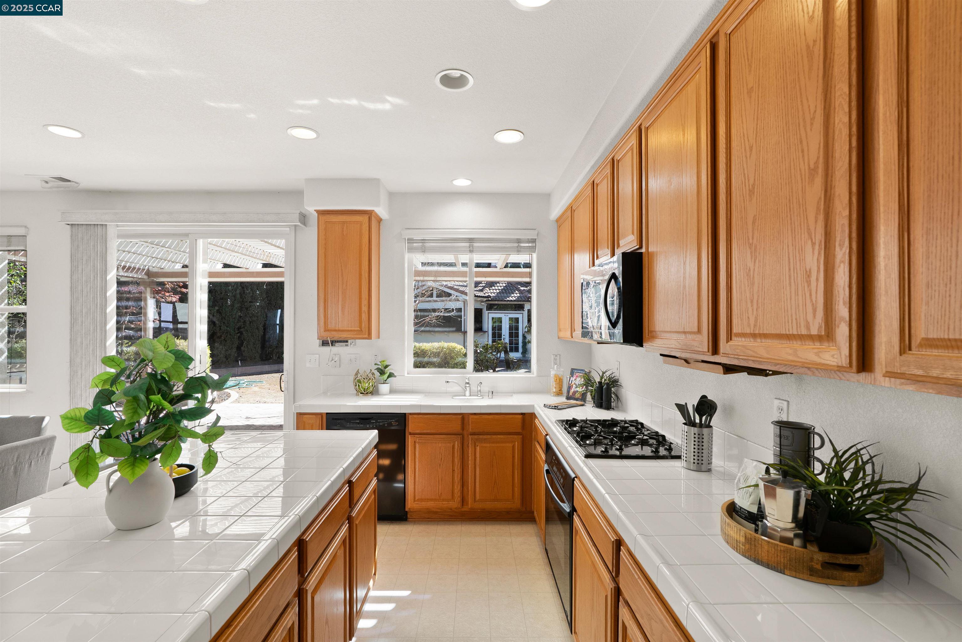 Detail Gallery Image 17 of 58 For 35 Keith, Oakley,  CA 94561 - 4 Beds | 3 Baths