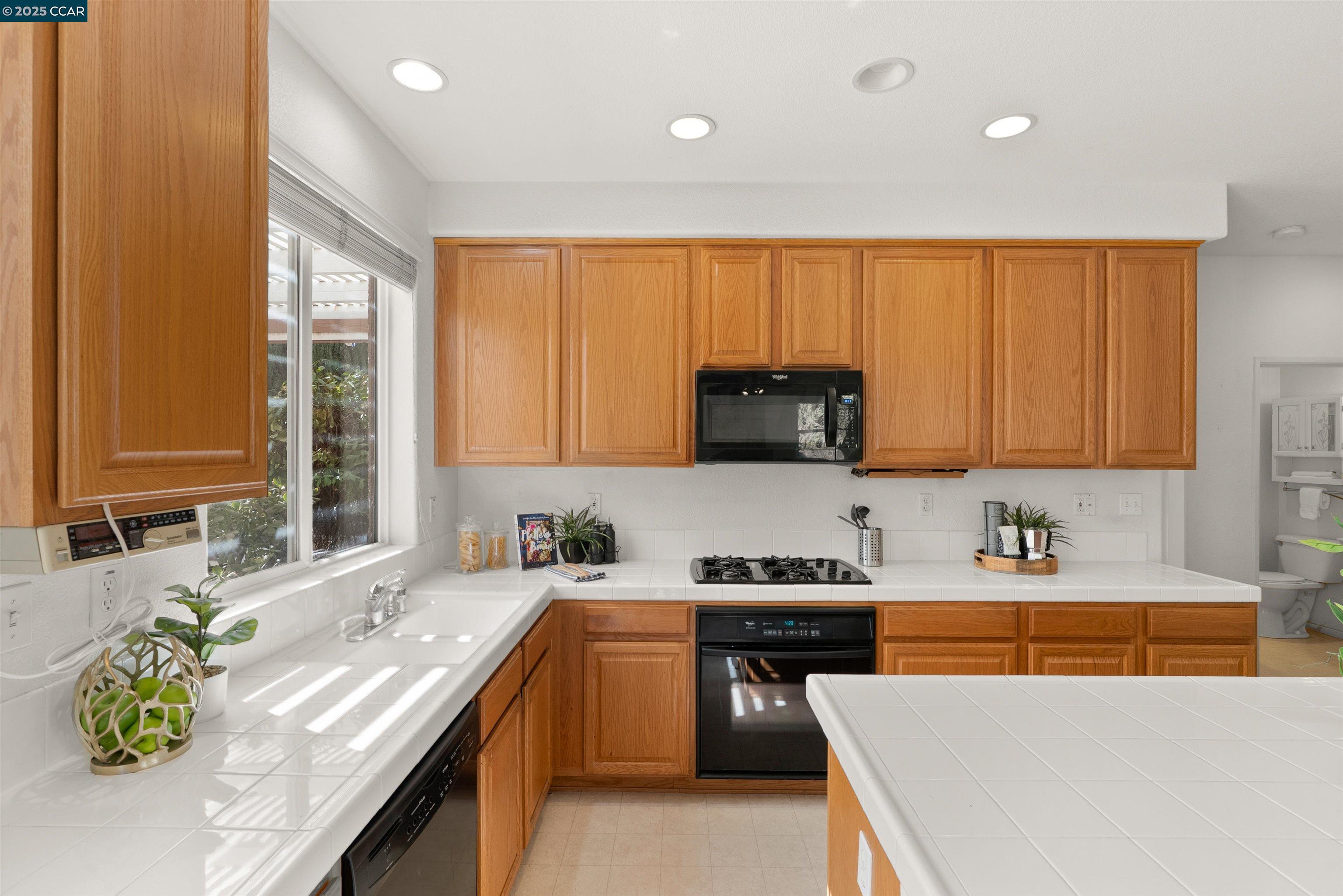 Detail Gallery Image 18 of 58 For 35 Keith, Oakley,  CA 94561 - 4 Beds | 3 Baths