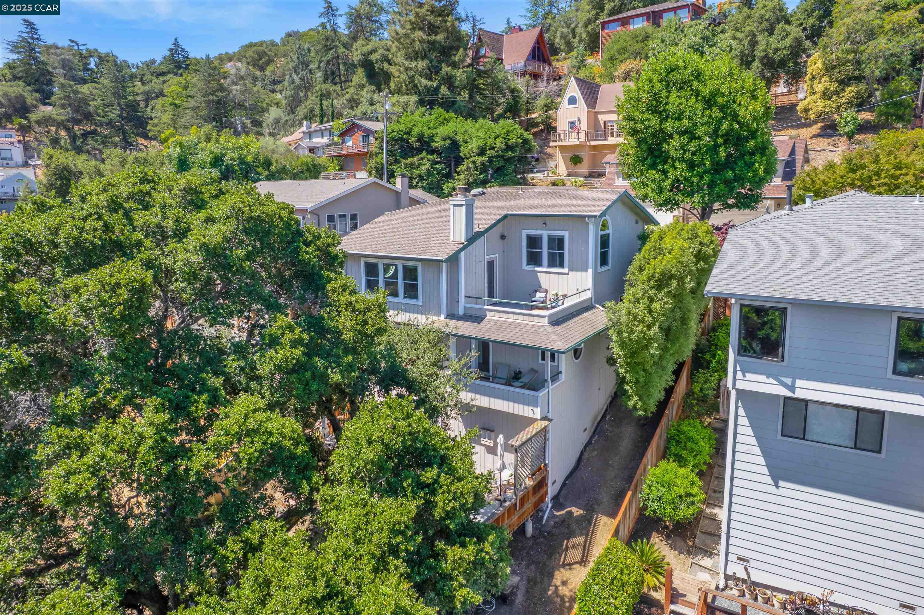 Detail Gallery Image 1 of 1 For 1027 W Arlington Way, Martinez,  CA 94553 - 3 Beds | 2/1 Baths