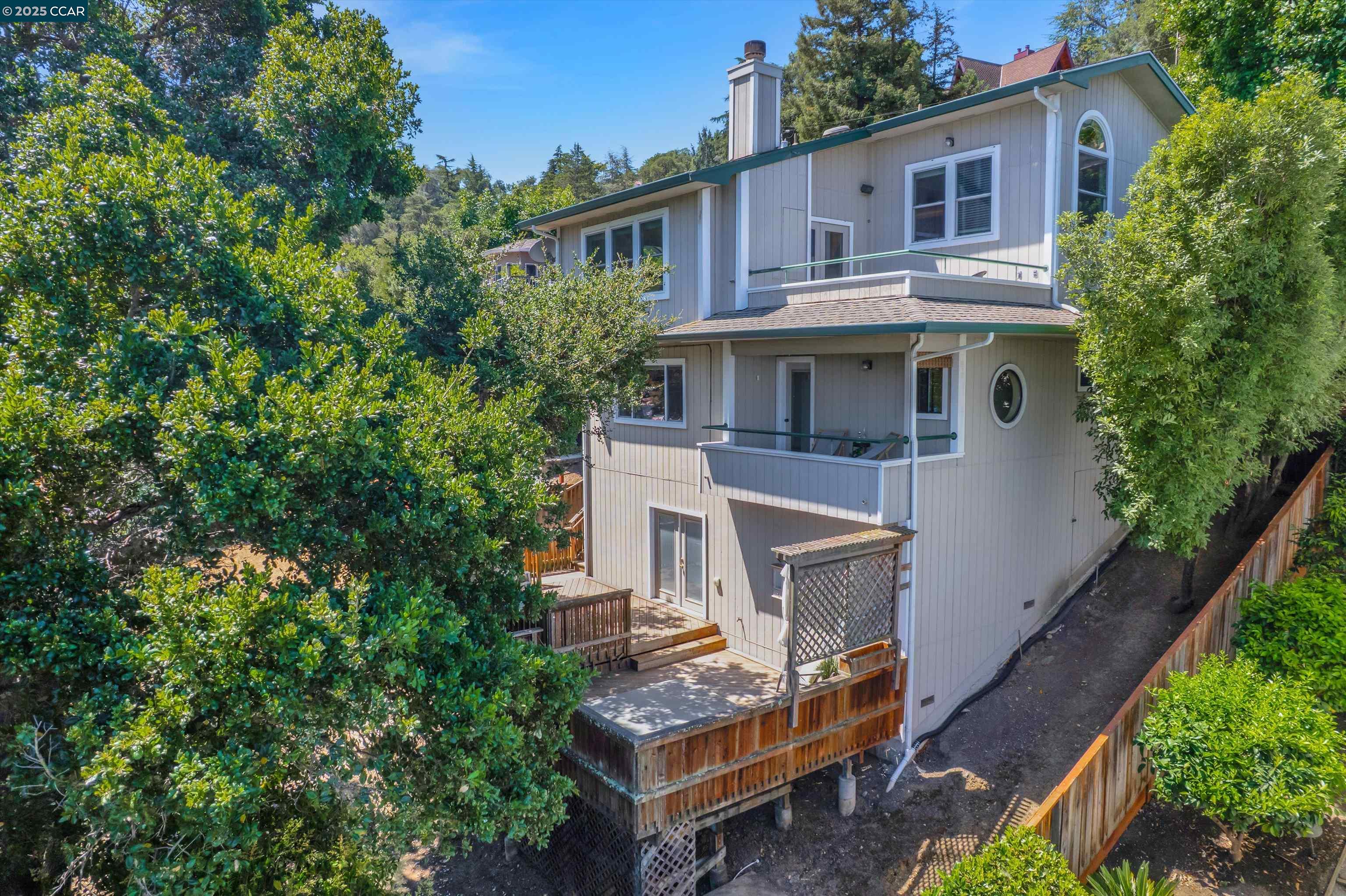 Detail Gallery Image 2 of 40 For 1027 W Arlington Way, Martinez,  CA 94553 - 3 Beds | 2/1 Baths