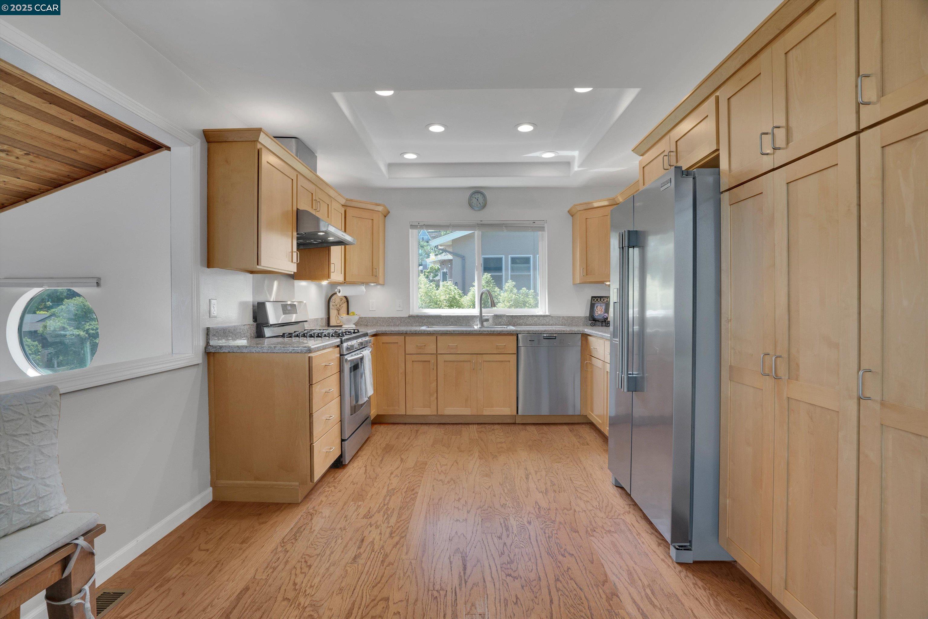 Detail Gallery Image 11 of 40 For 1027 W Arlington Way, Martinez,  CA 94553 - 3 Beds | 2/1 Baths