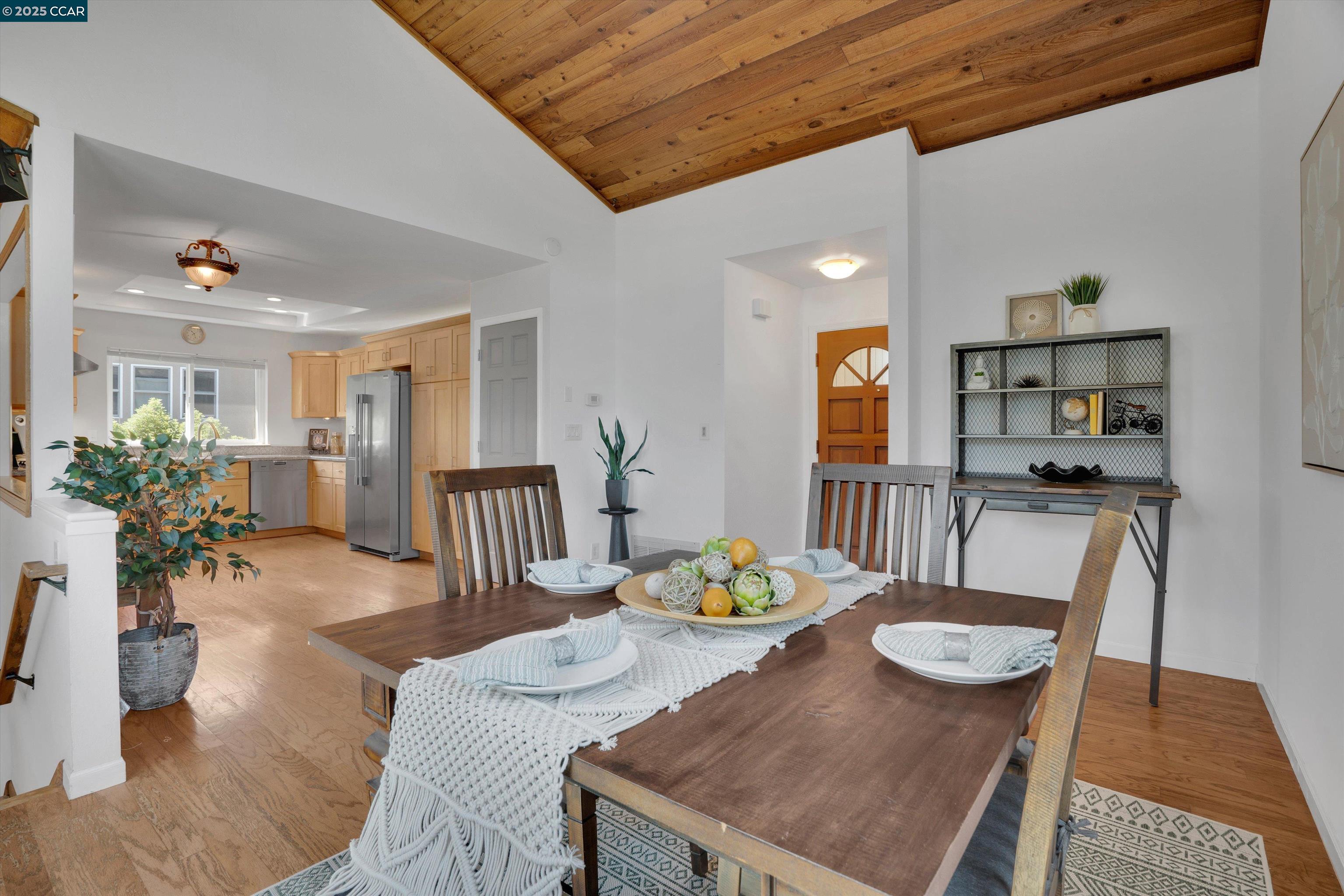 Detail Gallery Image 14 of 40 For 1027 W Arlington Way, Martinez,  CA 94553 - 3 Beds | 2/1 Baths