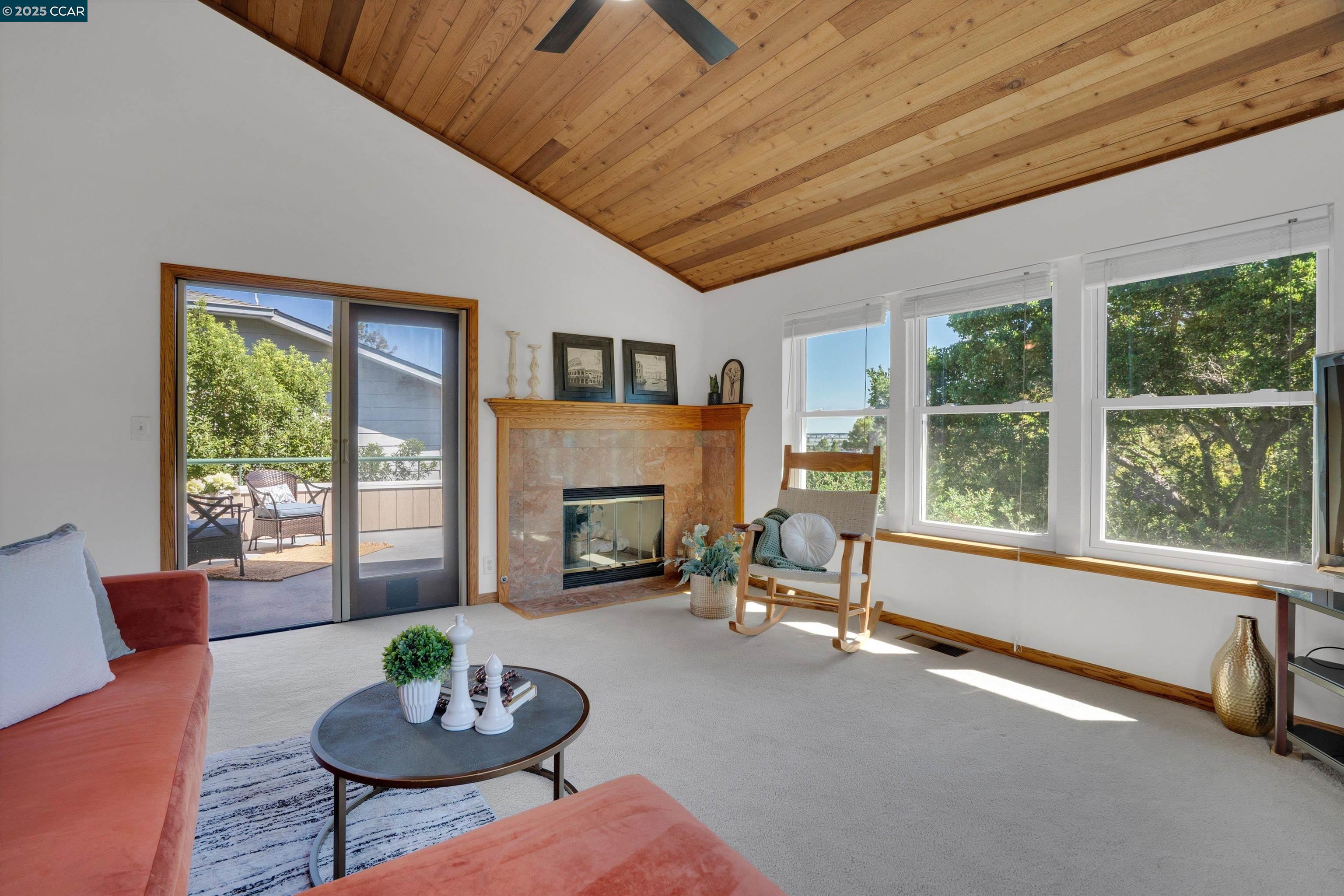 Detail Gallery Image 16 of 40 For 1027 W Arlington Way, Martinez,  CA 94553 - 3 Beds | 2/1 Baths
