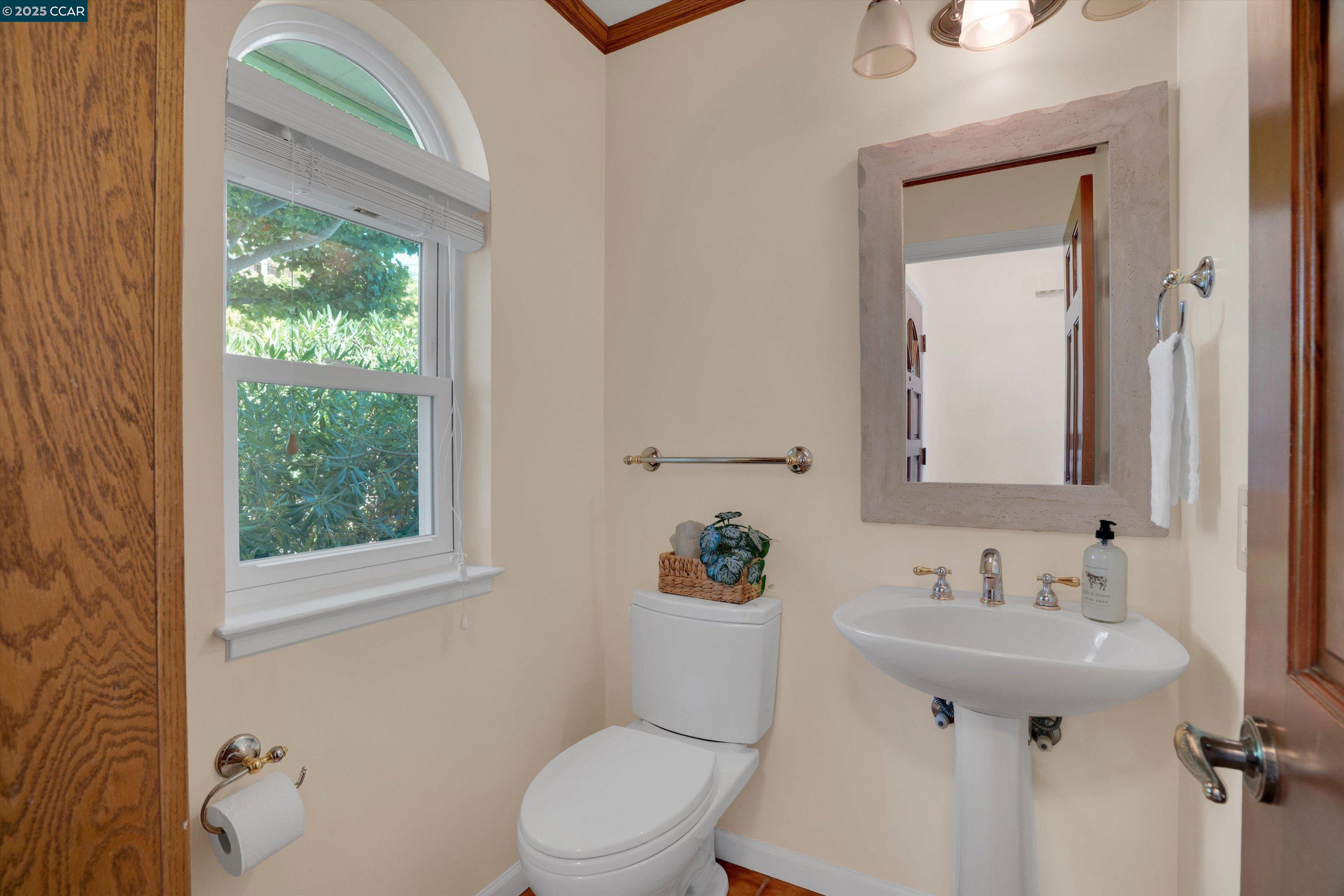 Detail Gallery Image 28 of 40 For 1027 W Arlington Way, Martinez,  CA 94553 - 3 Beds | 2/1 Baths