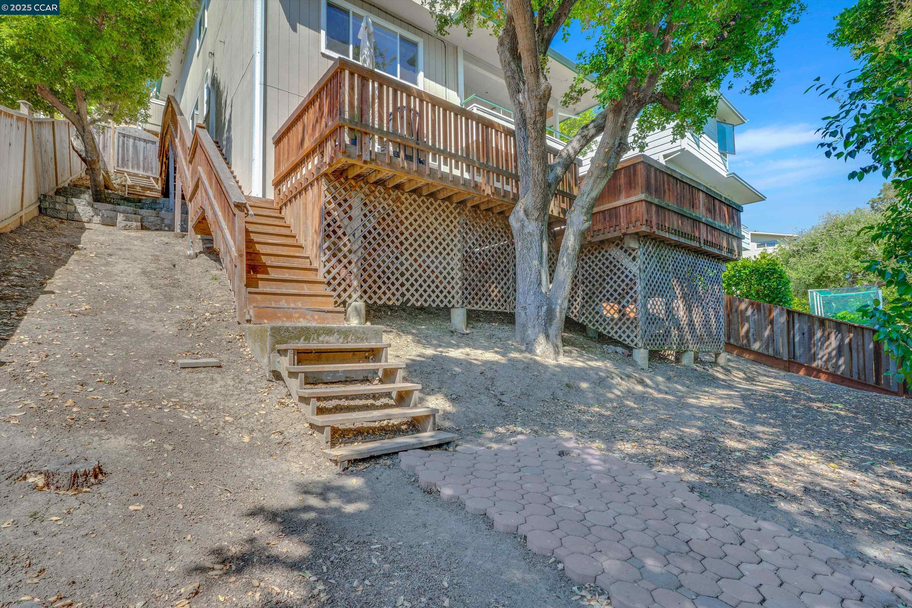 Detail Gallery Image 35 of 40 For 1027 W Arlington Way, Martinez,  CA 94553 - 3 Beds | 2/1 Baths