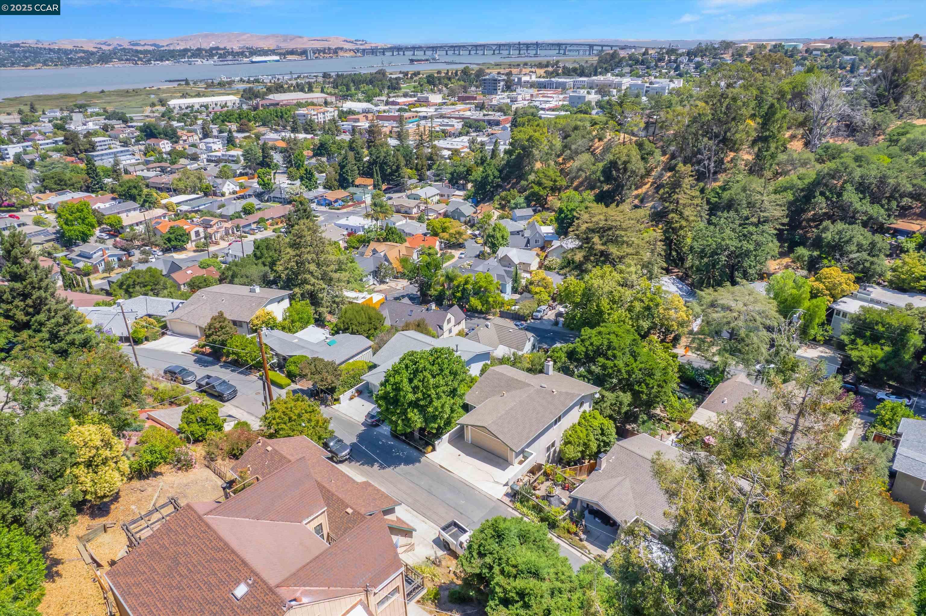Detail Gallery Image 39 of 40 For 1027 W Arlington Way, Martinez,  CA 94553 - 3 Beds | 2/1 Baths
