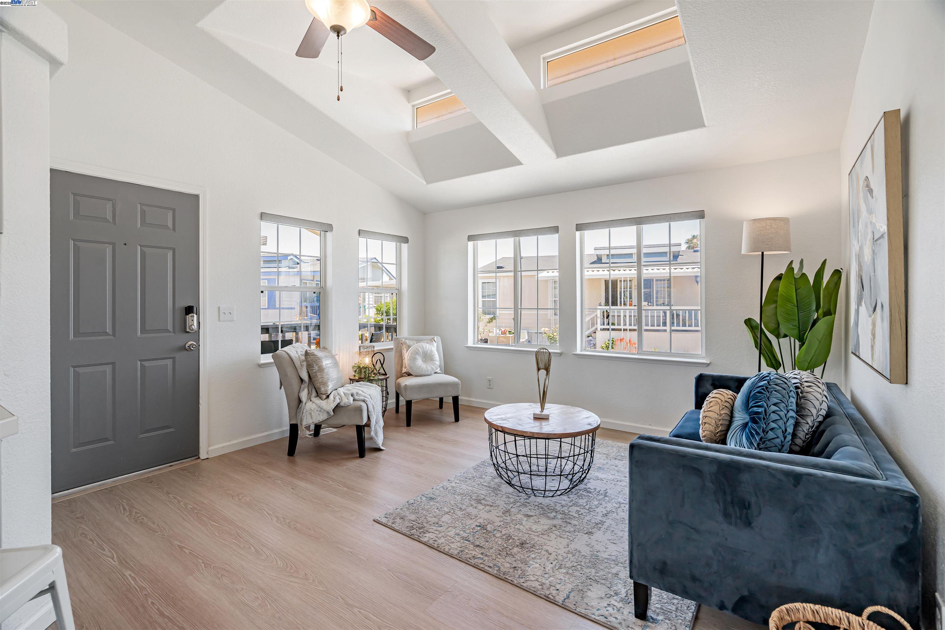 Detail Gallery Image 2 of 39 For 120 Dixon Landing Road #45,  Milpitas,  CA 95035 - 3 Beds | 2 Baths