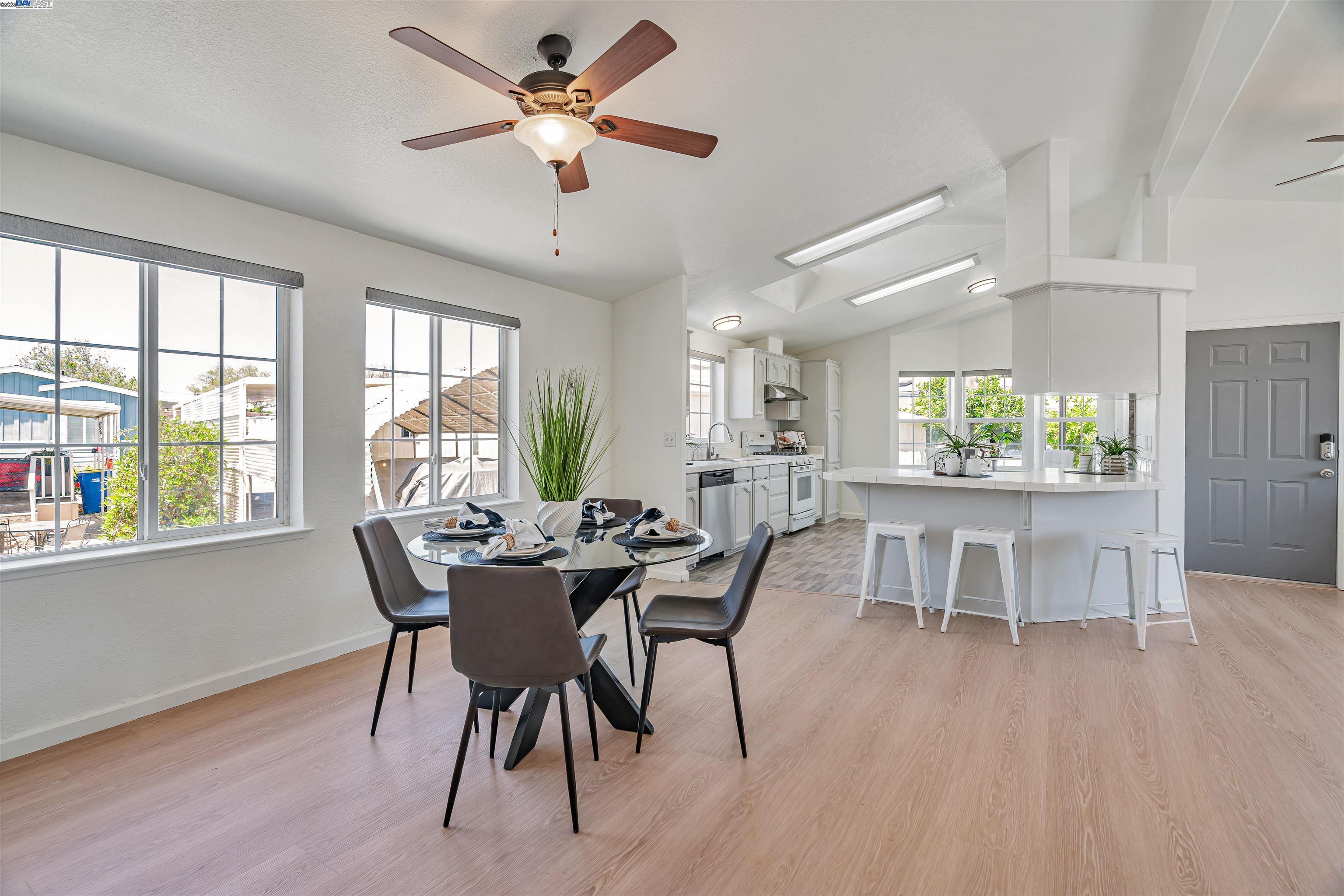 Detail Gallery Image 12 of 39 For 120 Dixon Landing Road #45,  Milpitas,  CA 95035 - 3 Beds | 2 Baths