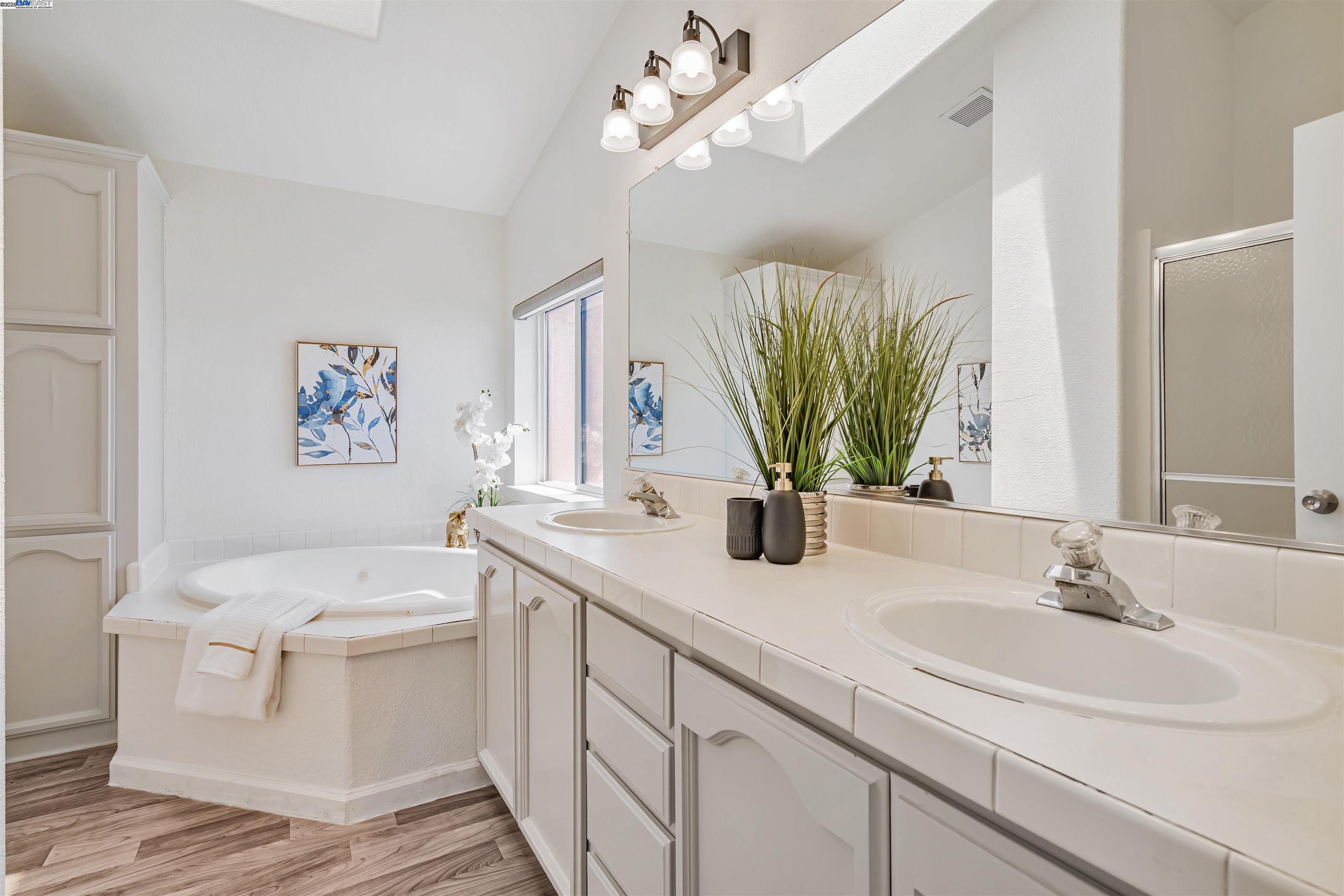 Detail Gallery Image 19 of 39 For 120 Dixon Landing Road #45,  Milpitas,  CA 95035 - 3 Beds | 2 Baths