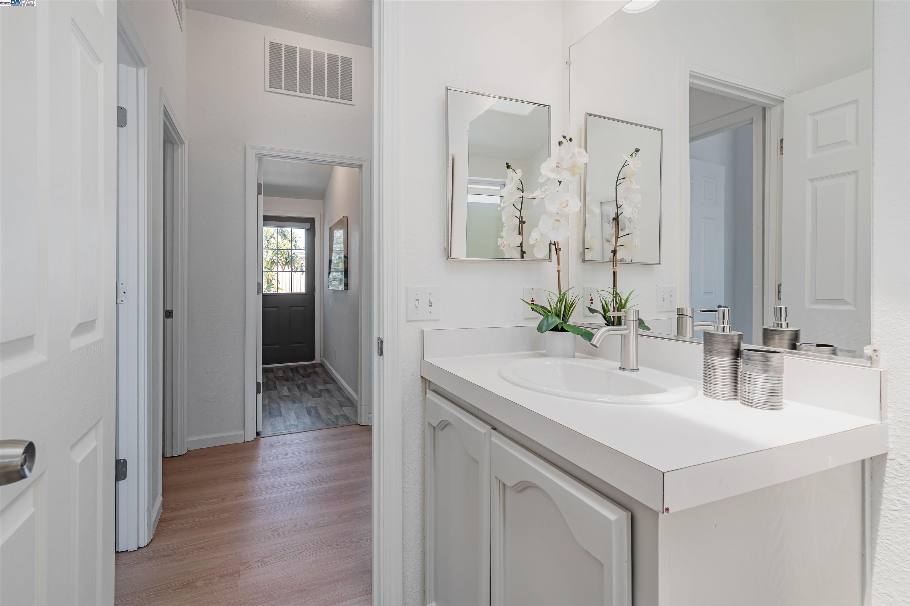 Detail Gallery Image 28 of 39 For 120 Dixon Landing Road #45,  Milpitas,  CA 95035 - 3 Beds | 2 Baths