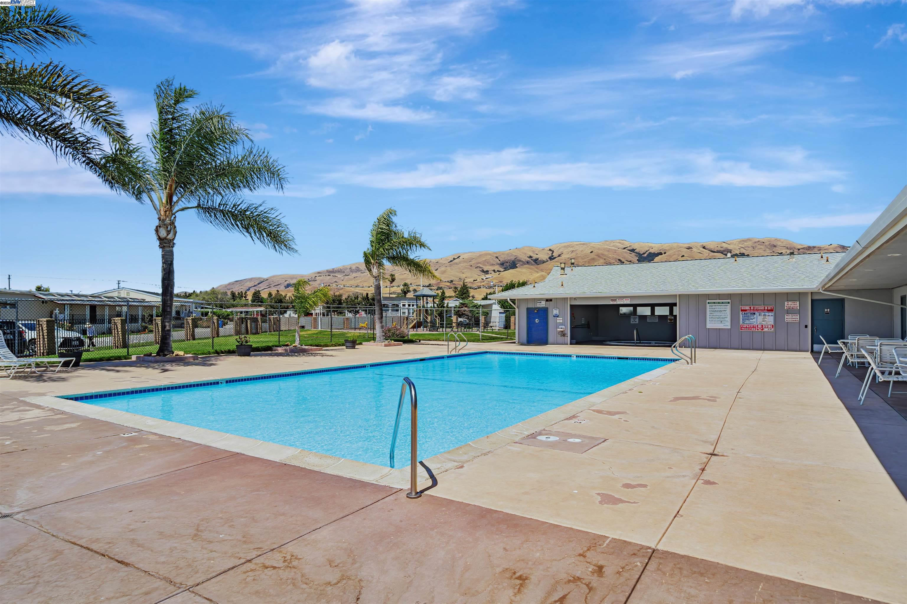 Detail Gallery Image 32 of 39 For 120 Dixon Landing Road #45,  Milpitas,  CA 95035 - 3 Beds | 2 Baths