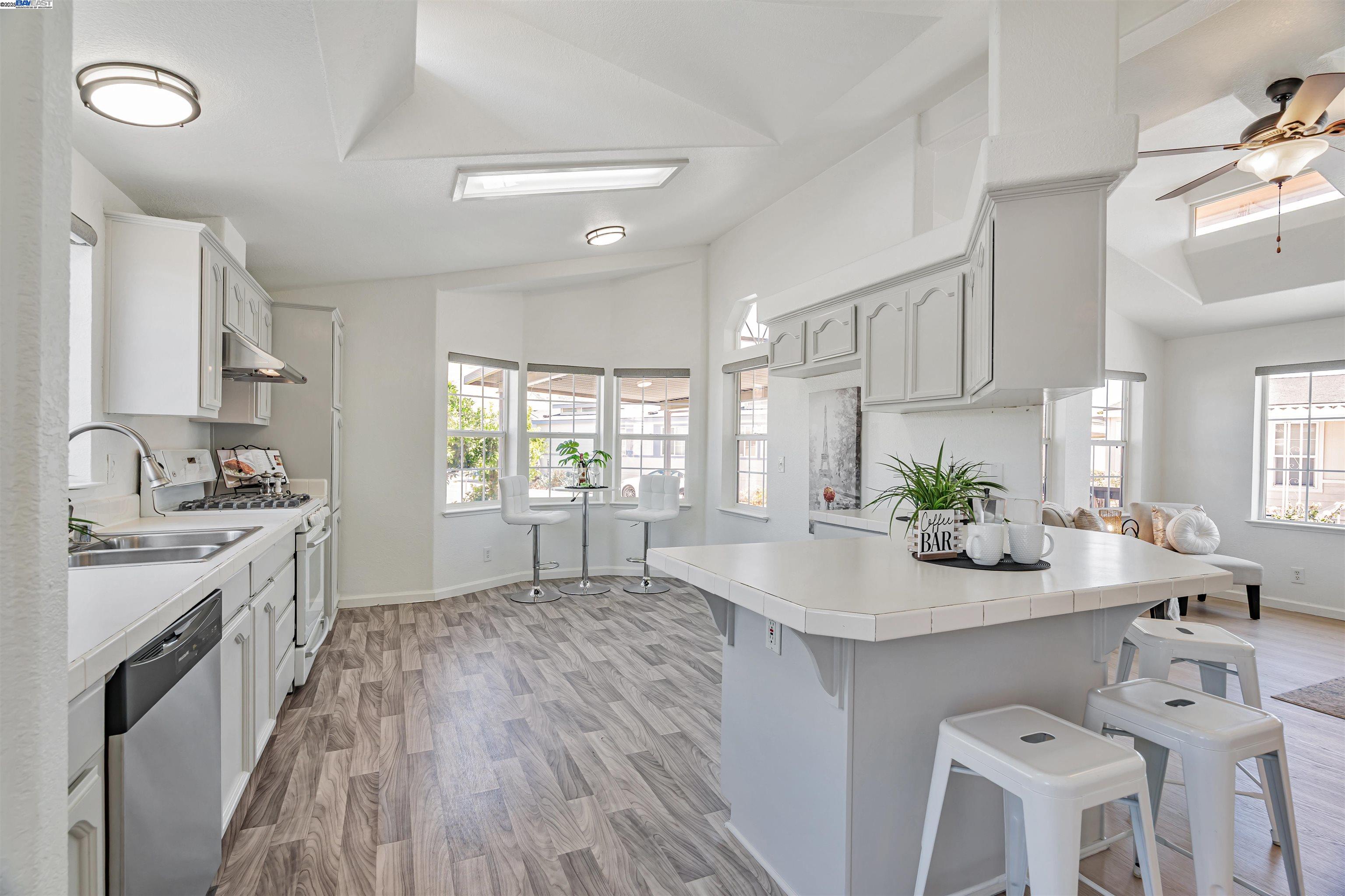 Detail Gallery Image 6 of 39 For 120 Dixon Landing Road #45,  Milpitas,  CA 95035 - 3 Beds | 2 Baths