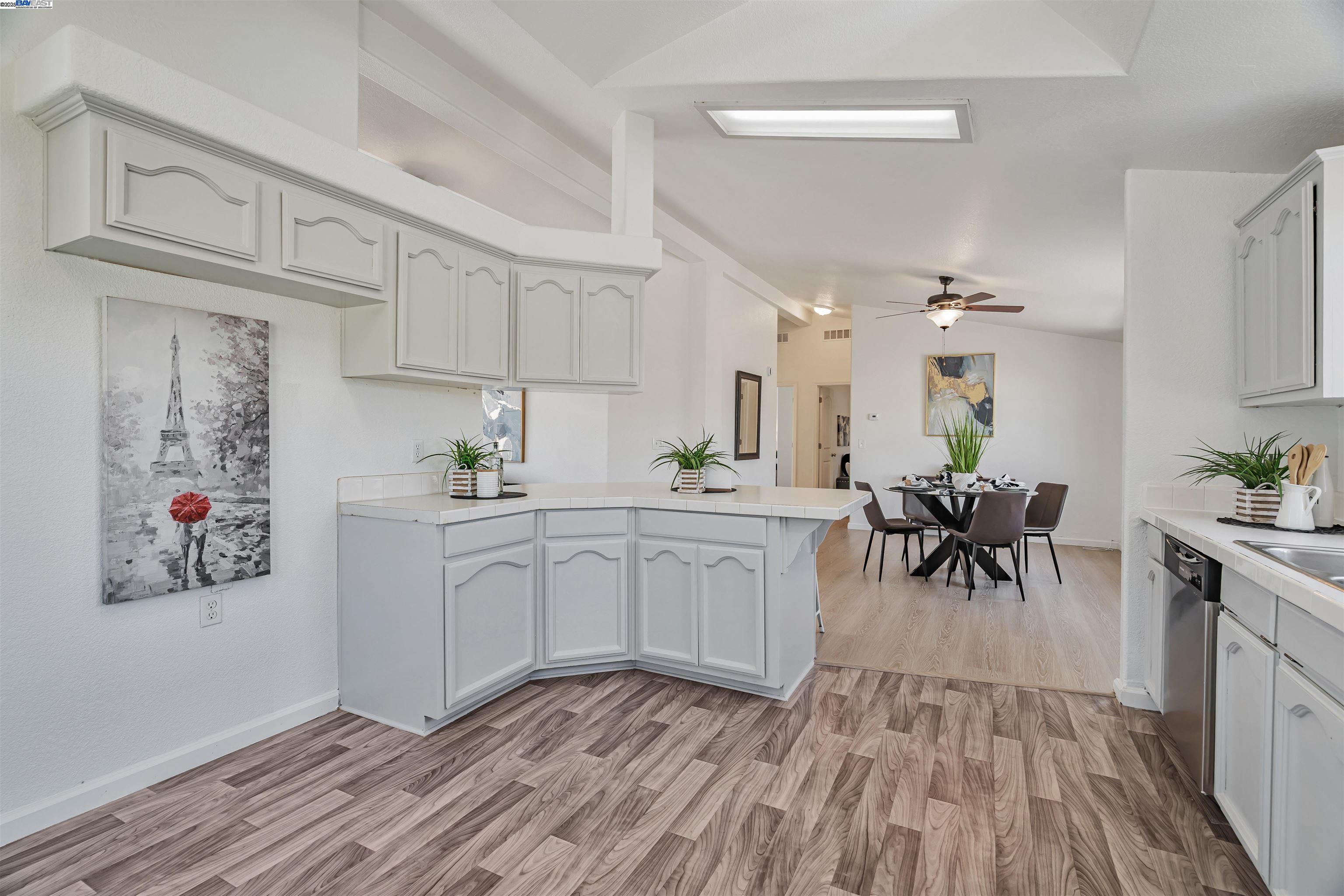 Detail Gallery Image 8 of 39 For 120 Dixon Landing Road #45,  Milpitas,  CA 95035 - 3 Beds | 2 Baths
