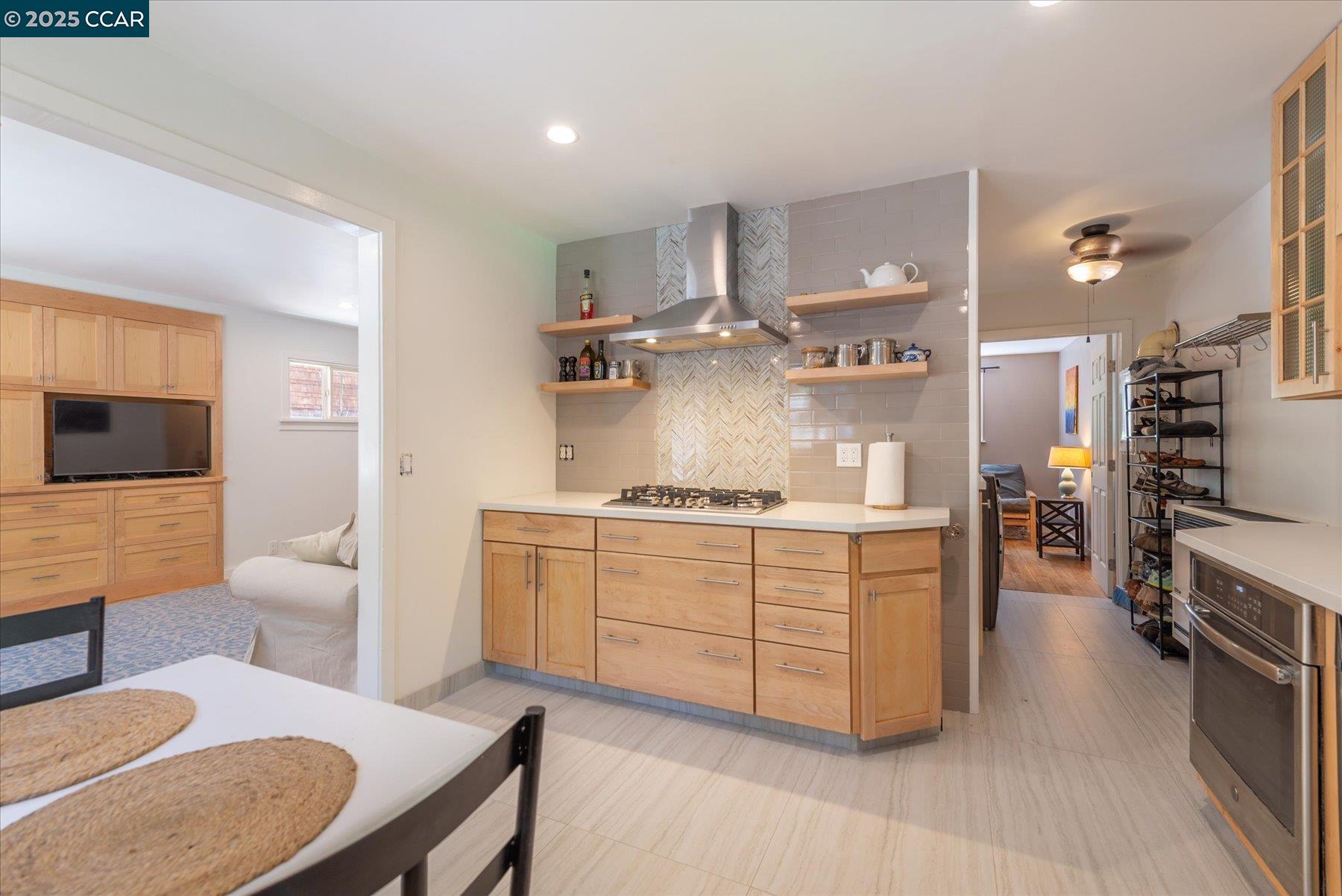 Detail Gallery Image 5 of 27 For 8660 Dolly Varden Ave, Kings Beach,  CA 96143 - 3 Beds | 2 Baths