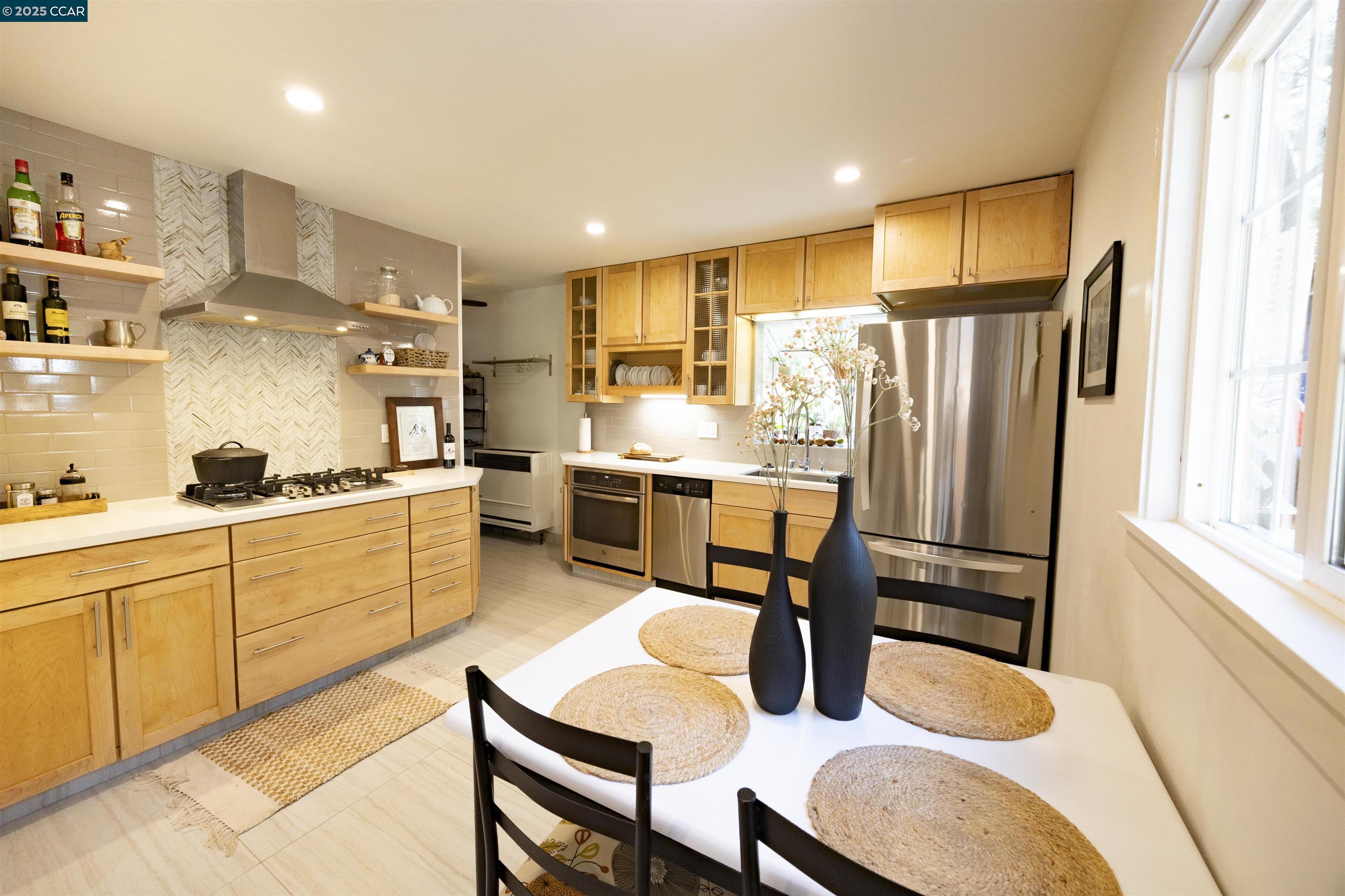 Detail Gallery Image 7 of 30 For 8660 Dolly Varden Ave, Kings Beach,  CA 96143 - 2 Beds | 2 Baths