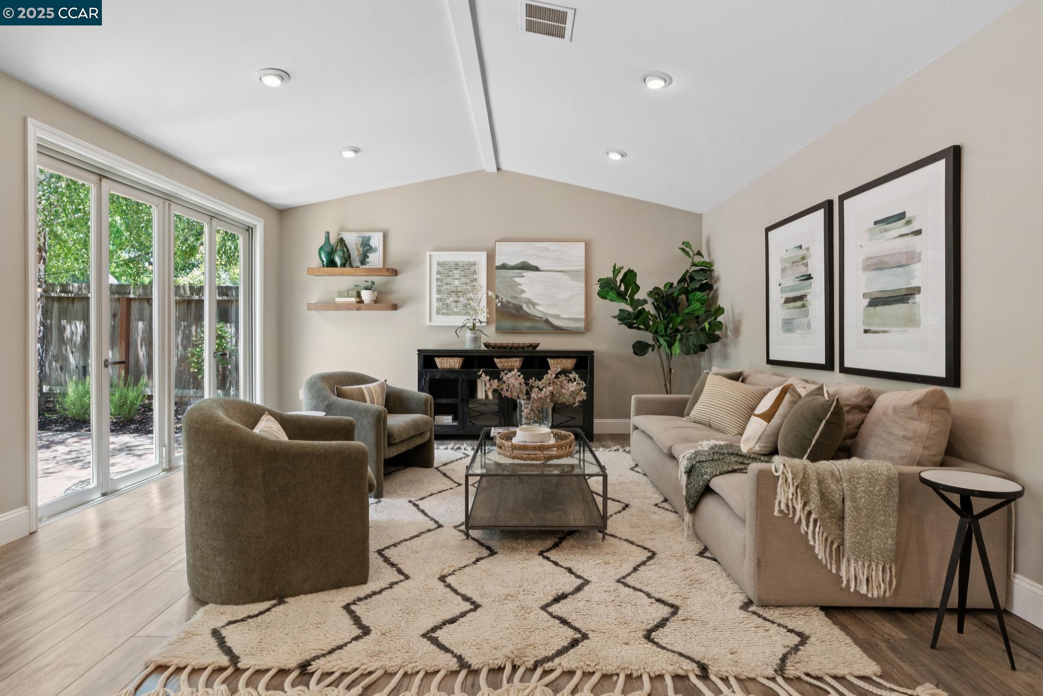 Detail Gallery Image 11 of 45 For 4188 Pickwick Dr, Concord,  CA 94521 - 4 Beds | 2 Baths