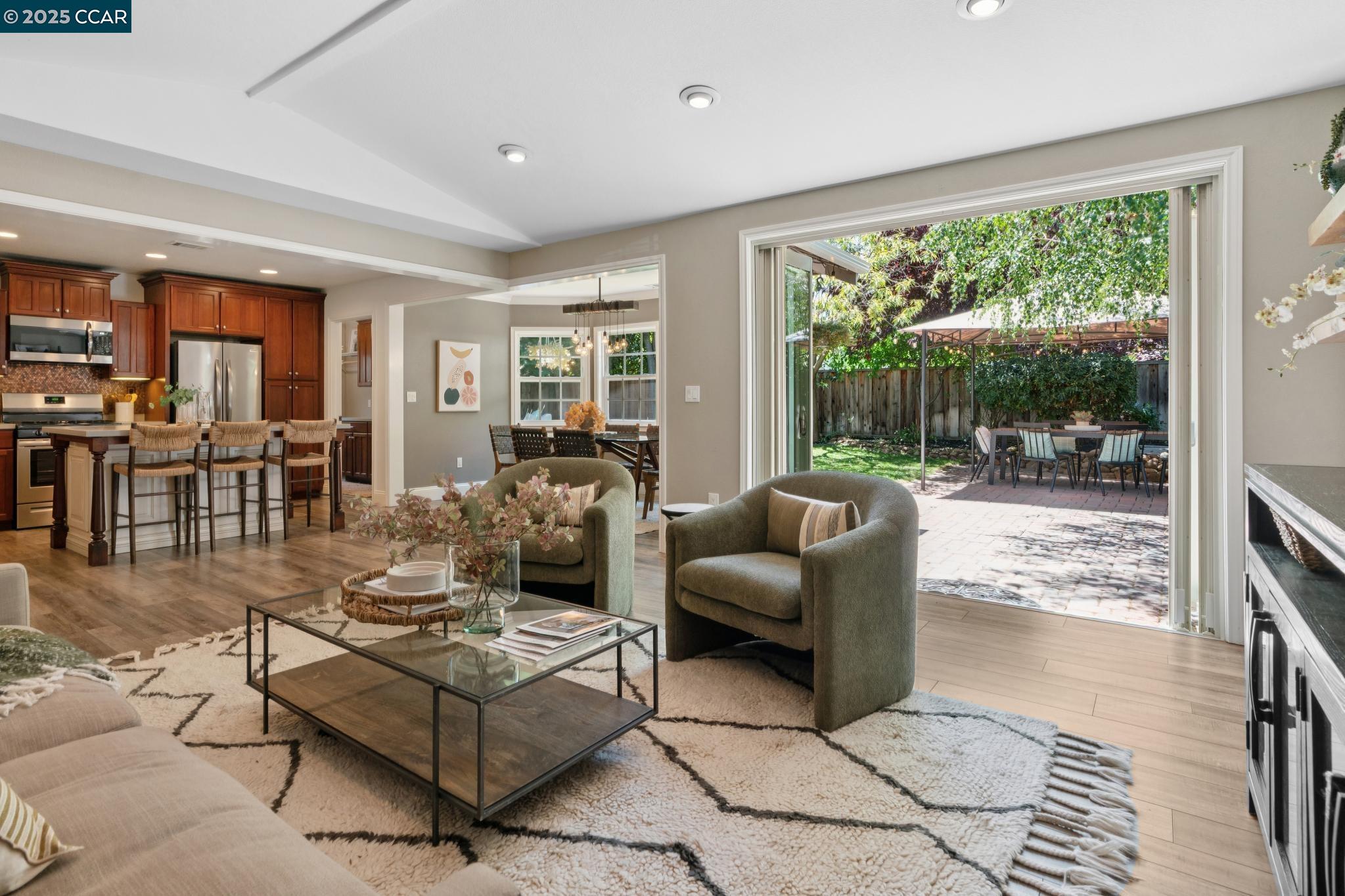 Detail Gallery Image 14 of 45 For 4188 Pickwick Dr, Concord,  CA 94521 - 4 Beds | 2 Baths