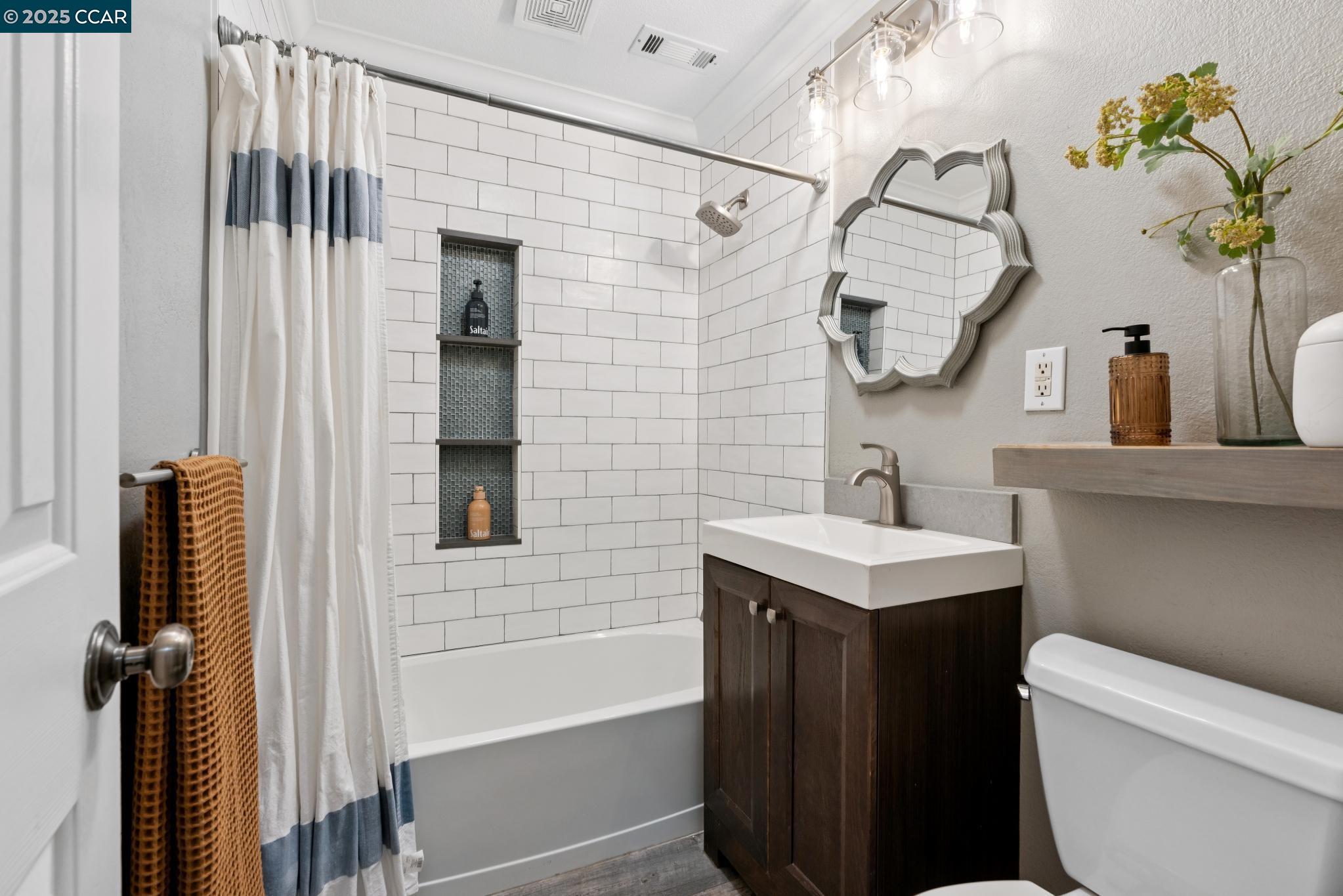 Detail Gallery Image 33 of 45 For 4188 Pickwick Dr, Concord,  CA 94521 - 4 Beds | 2 Baths