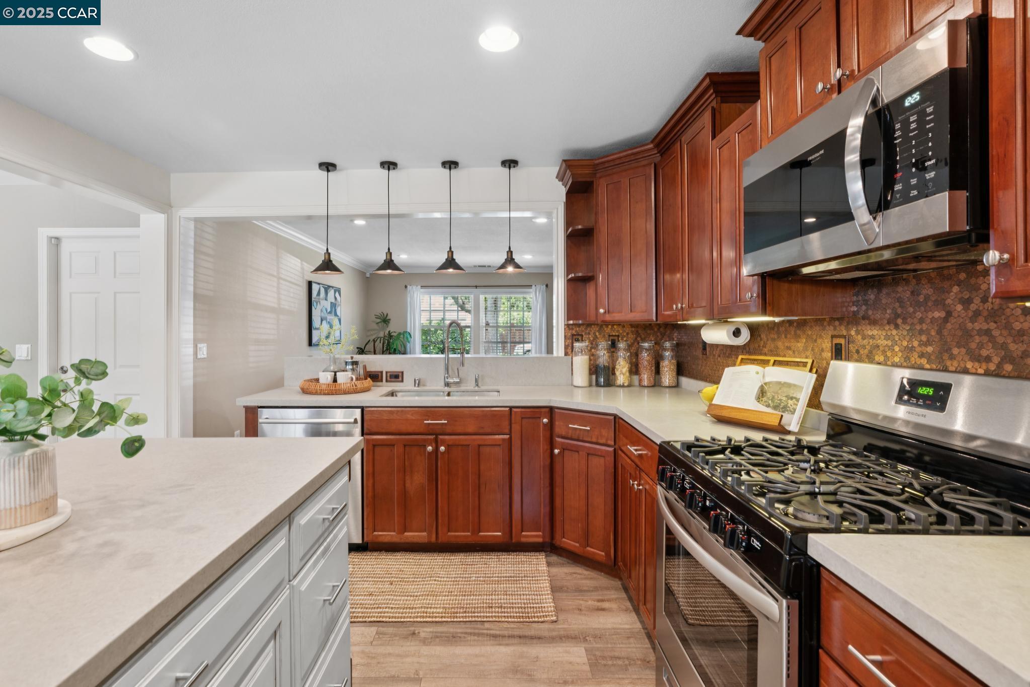 Detail Gallery Image 6 of 45 For 4188 Pickwick Dr, Concord,  CA 94521 - 4 Beds | 2 Baths