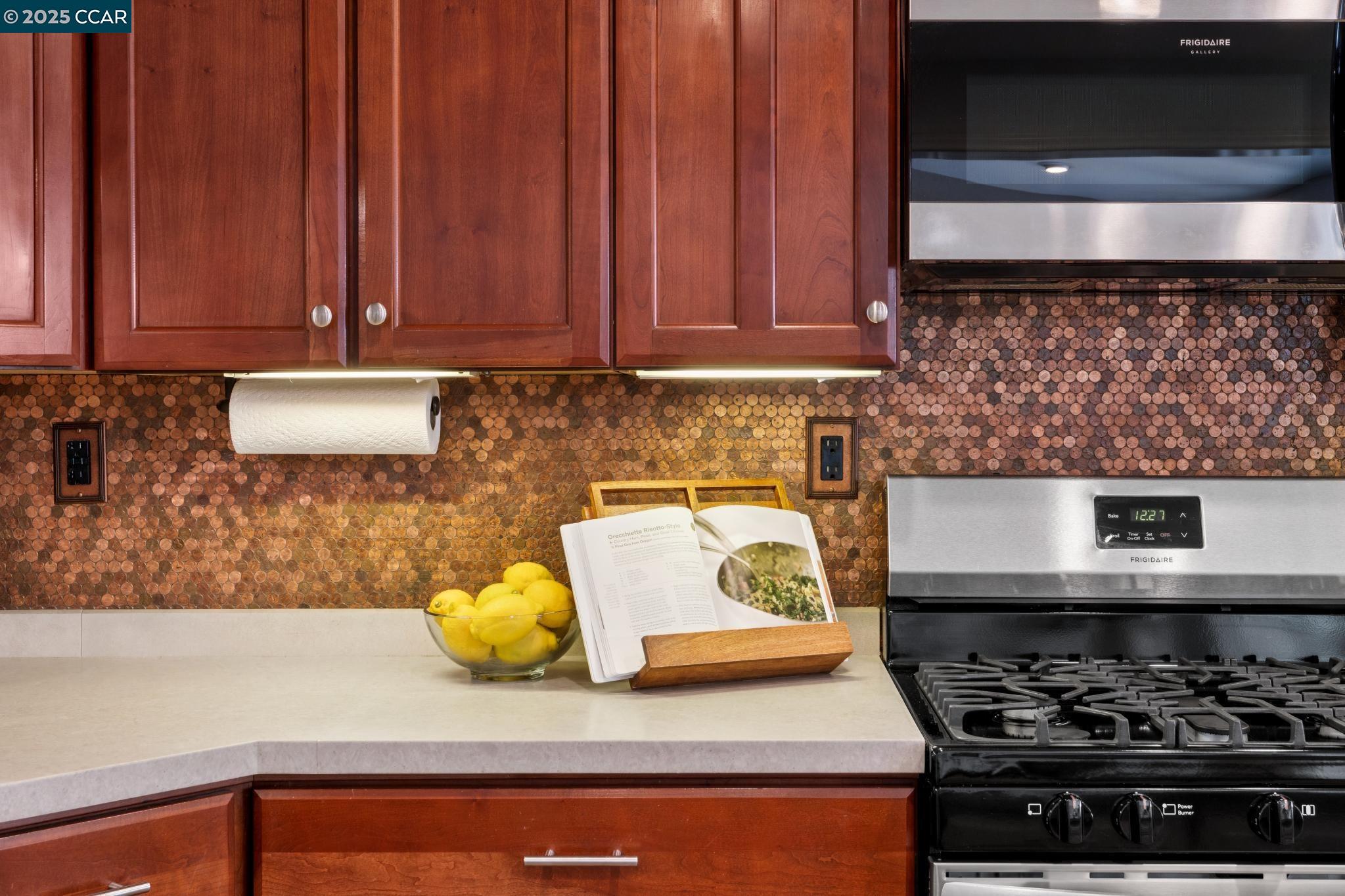 Detail Gallery Image 10 of 45 For 4188 Pickwick Dr, Concord,  CA 94521 - 4 Beds | 2 Baths