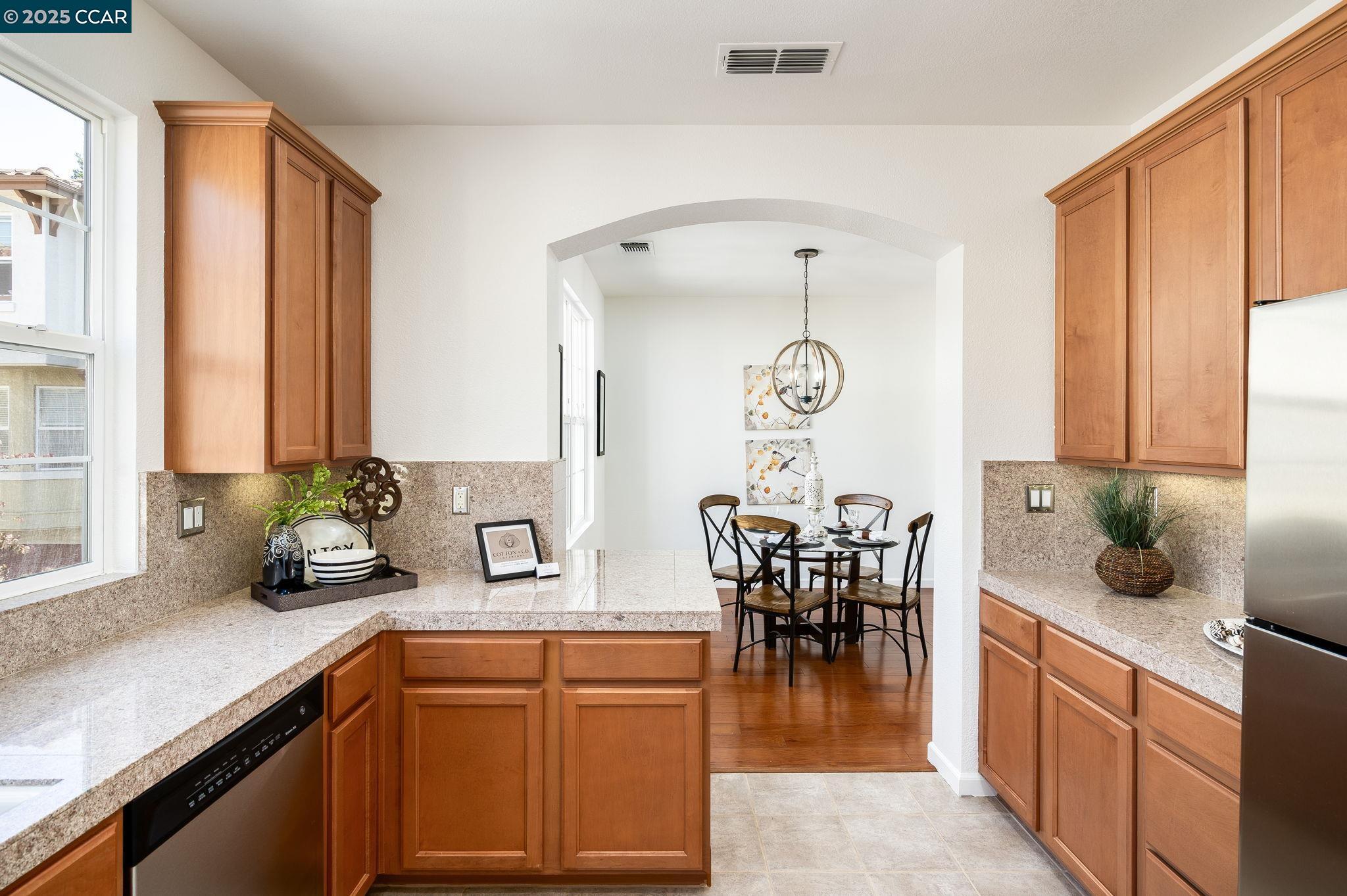 Photo #12: 41103667 Listing: Photo #12