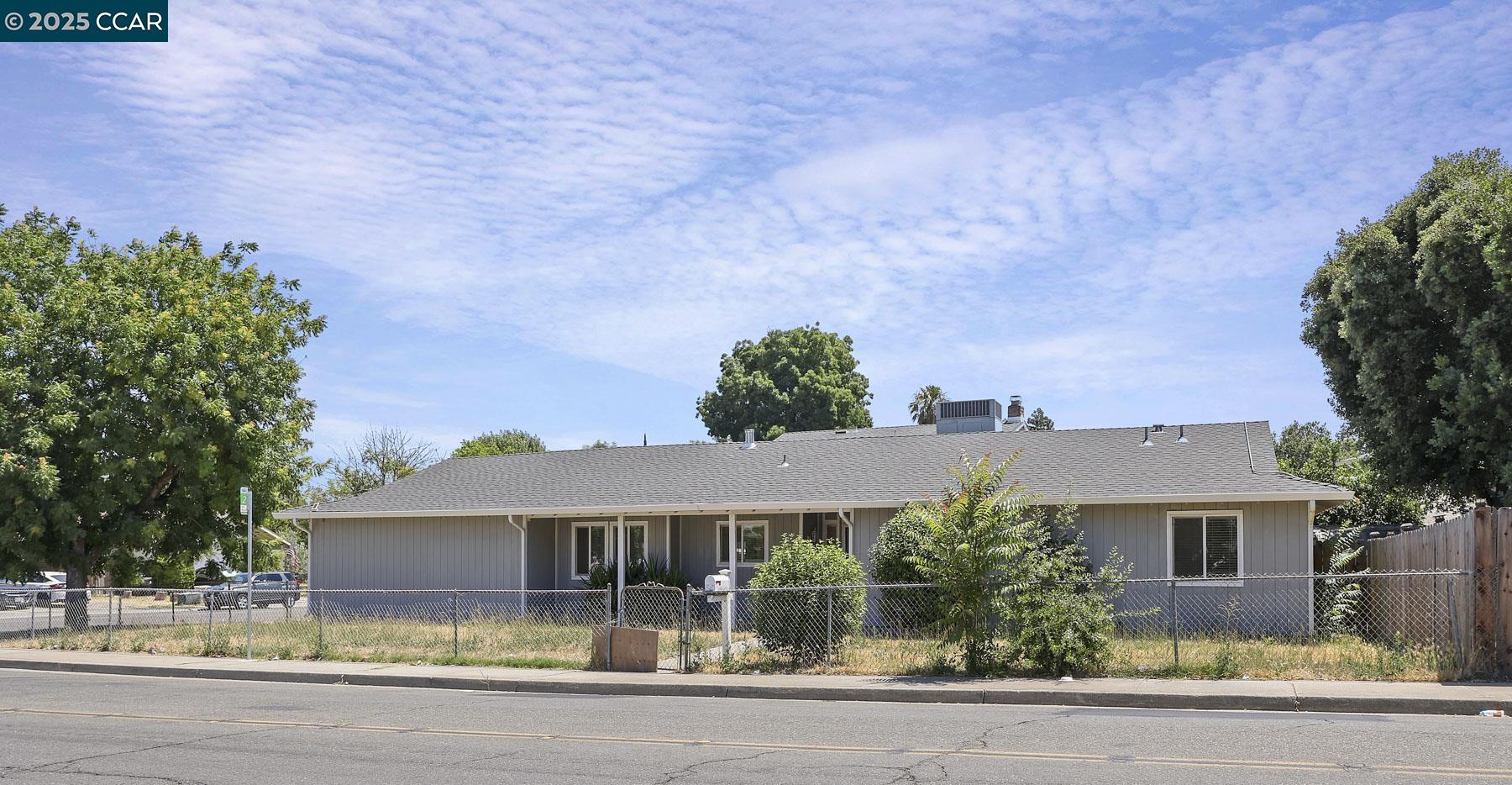 Detail Gallery Image 1 of 40 For 7086 Plymouth Rd, Stockton,  CA 95207 - 3 Beds | 2 Baths