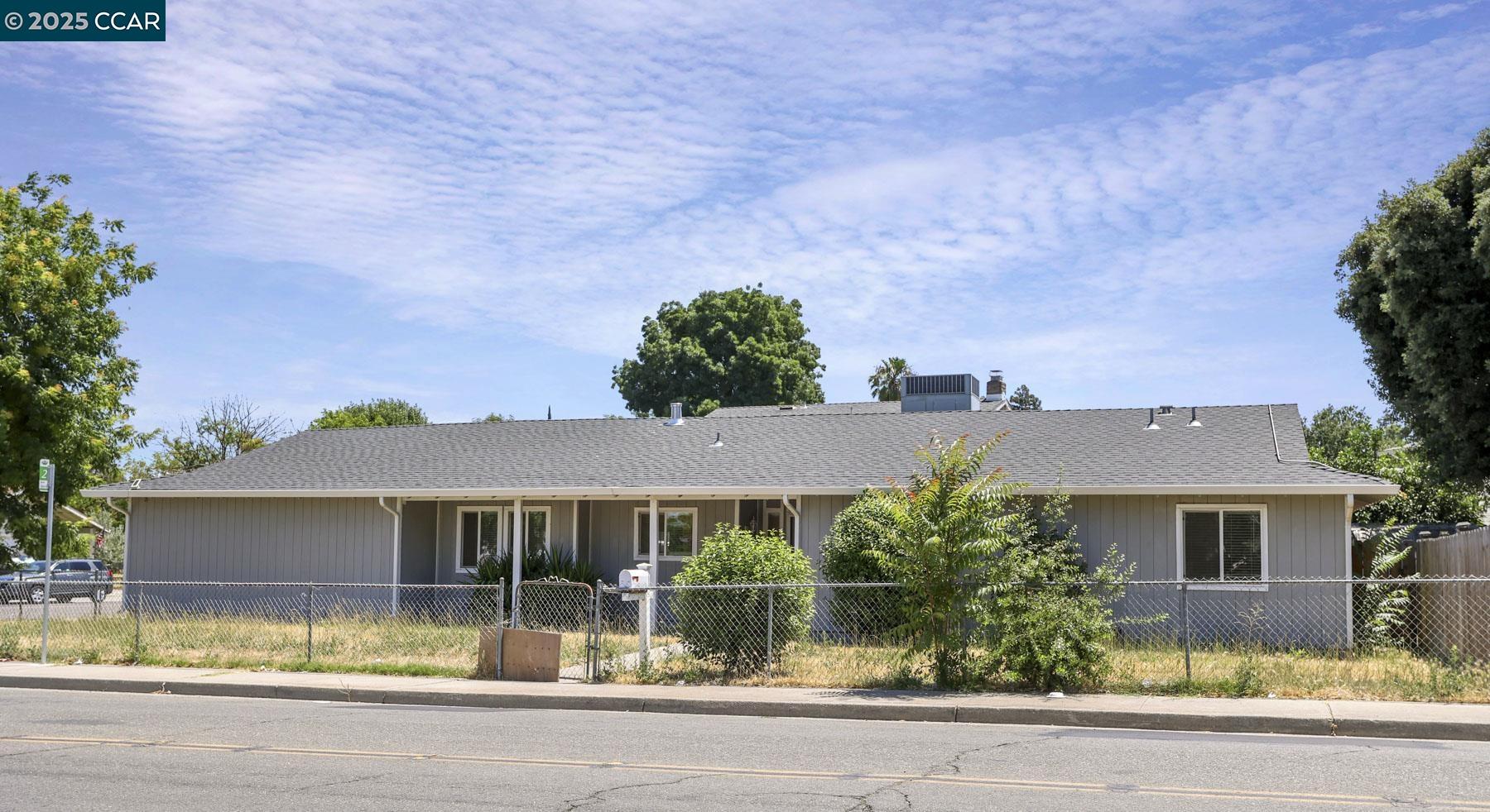 Detail Gallery Image 2 of 40 For 7086 Plymouth Rd, Stockton,  CA 95207 - 3 Beds | 2 Baths
