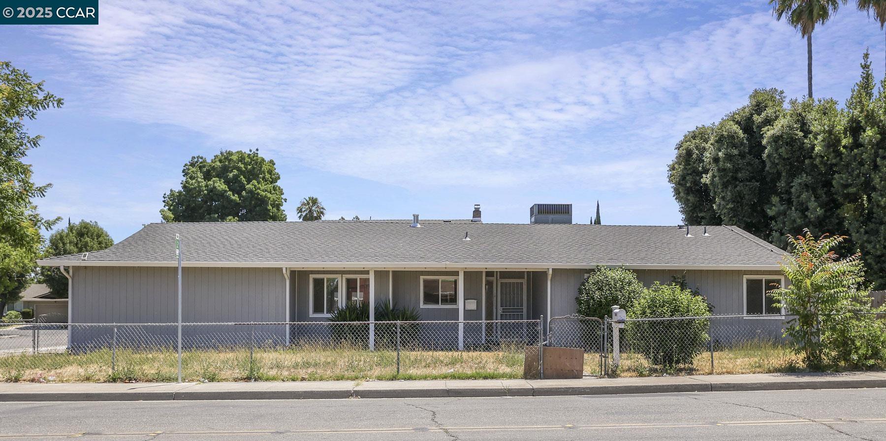Detail Gallery Image 3 of 40 For 7086 Plymouth Rd, Stockton,  CA 95207 - 3 Beds | 2 Baths