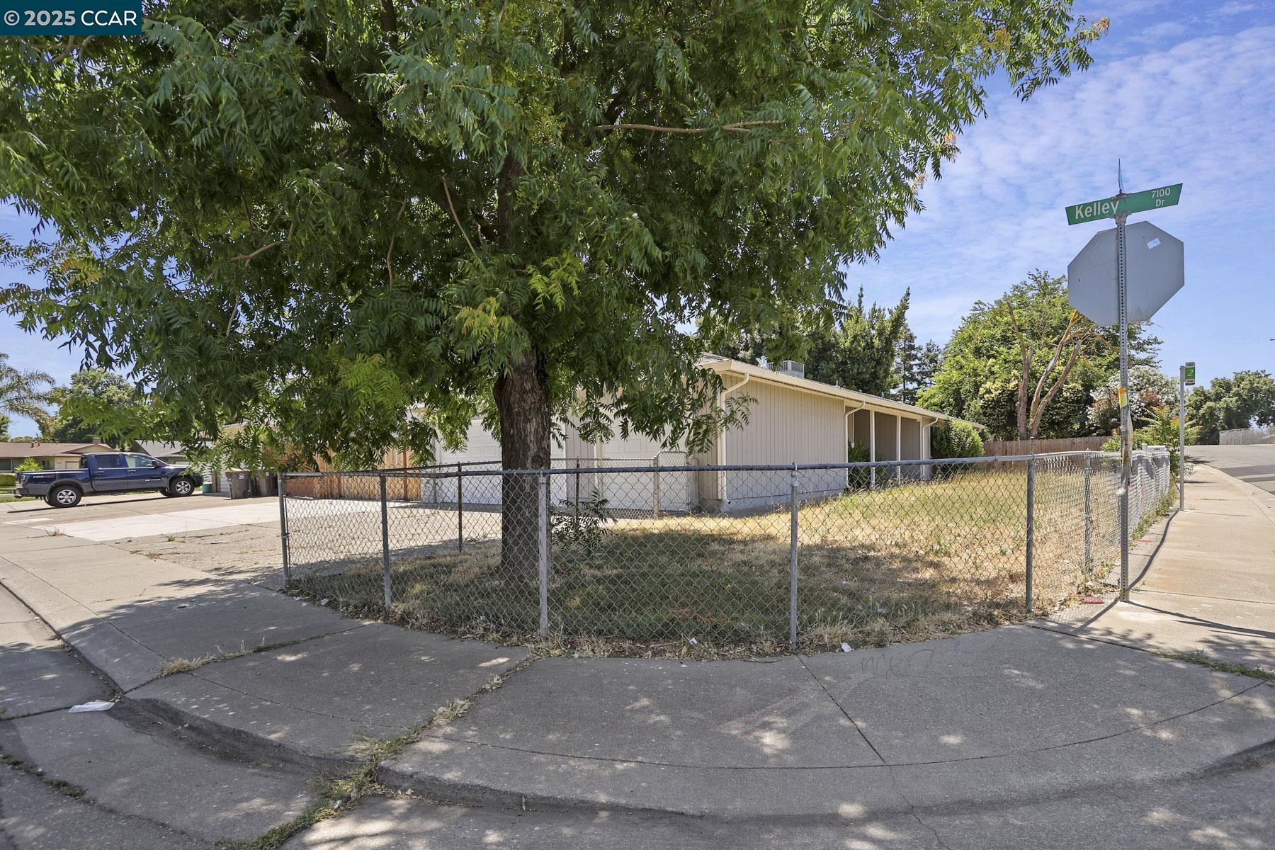Detail Gallery Image 4 of 40 For 7086 Plymouth Rd, Stockton,  CA 95207 - 3 Beds | 2 Baths