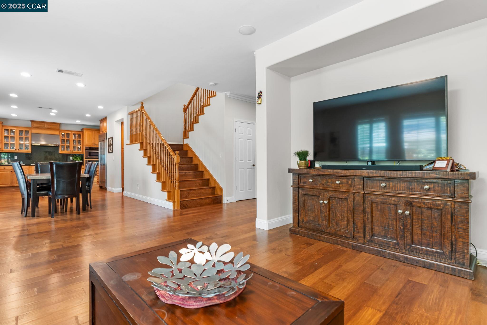 Detail Gallery Image 11 of 60 For 1656 Colchester St, Danville,  CA 94506 - 5 Beds | 4 Baths