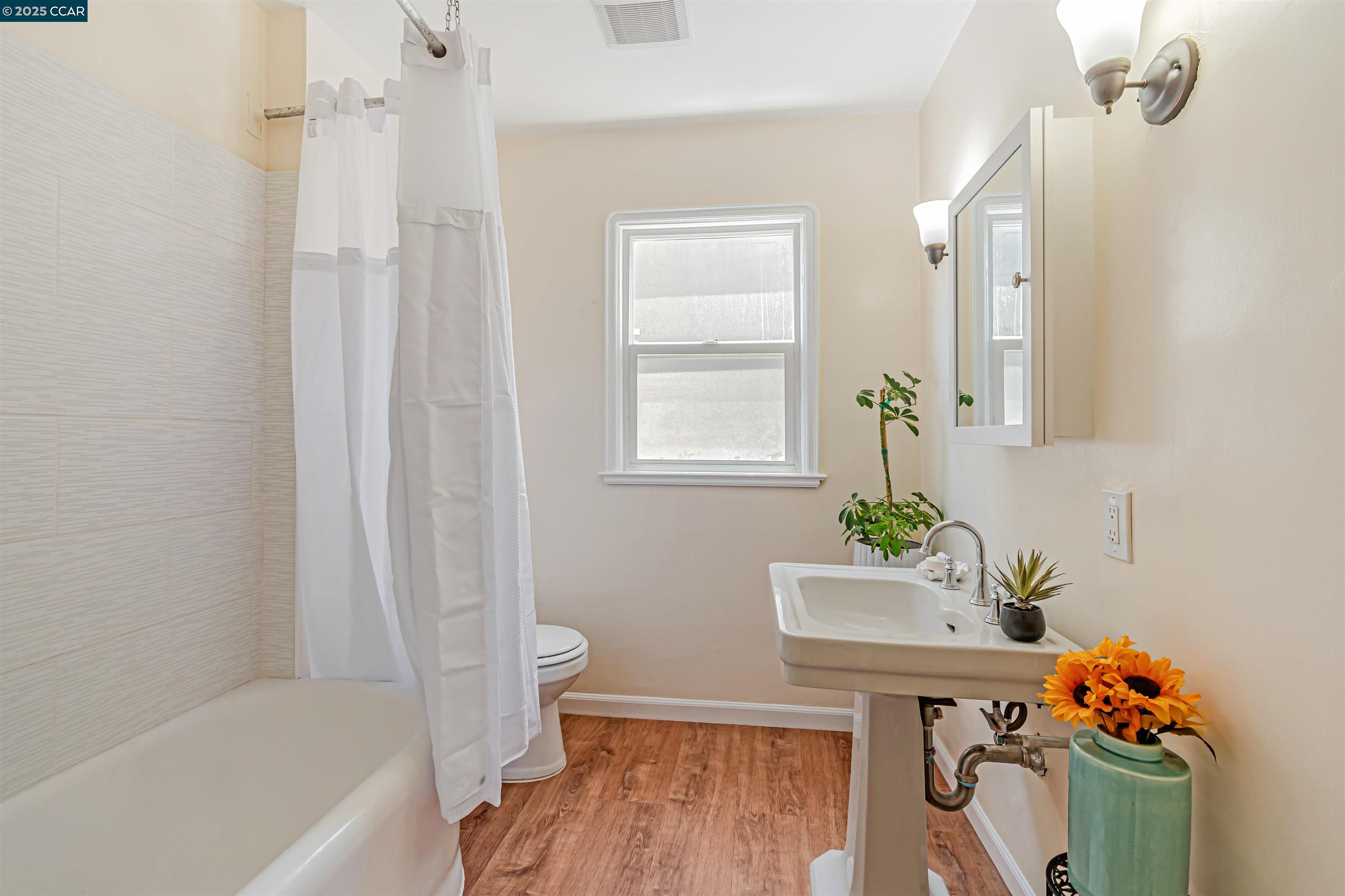 2832 76TH Avenue, Oakland, California 94605, 4 Bedrooms Bedrooms, 8 Rooms Rooms,2 BathroomsBathrooms,Residential,For Sale,2832 76TH Avenue,41103673