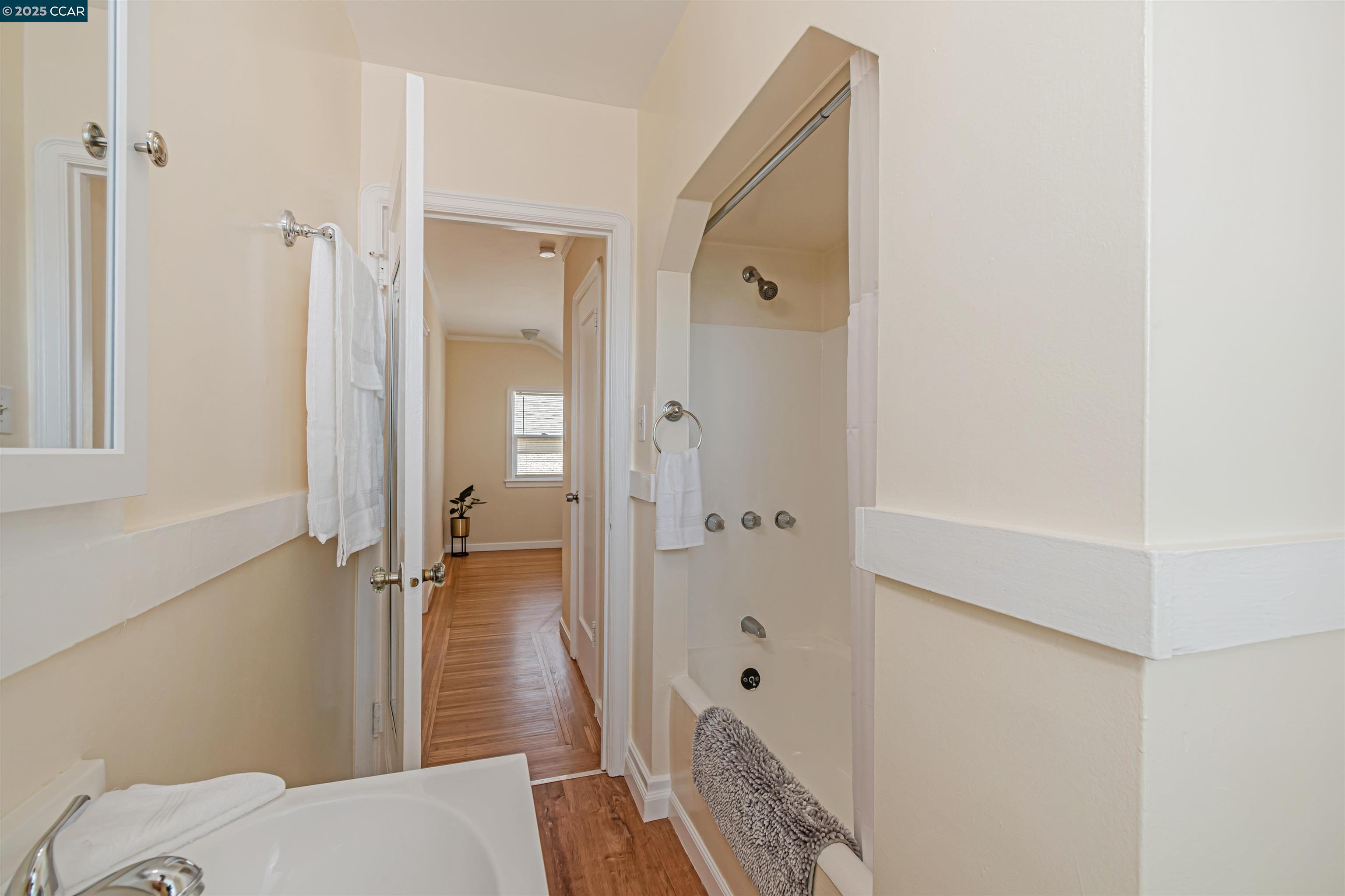 2832 76TH Avenue, Oakland, California 94605, 4 Bedrooms Bedrooms, 8 Rooms Rooms,2 BathroomsBathrooms,Residential,For Sale,2832 76TH Avenue,41103673