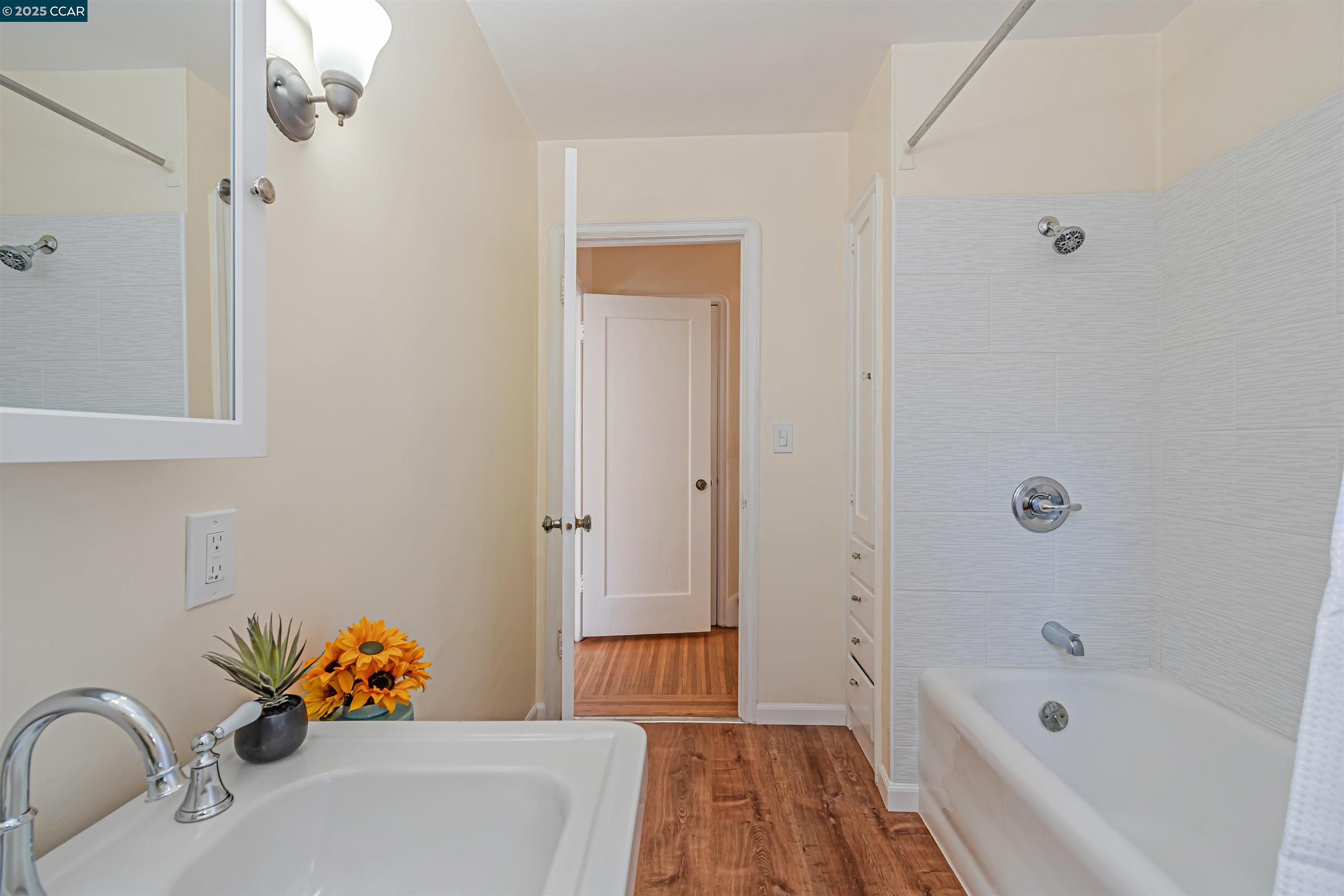 2832 76TH Avenue, Oakland, California 94605, 4 Bedrooms Bedrooms, 8 Rooms Rooms,2 BathroomsBathrooms,Residential,For Sale,2832 76TH Avenue,41103673