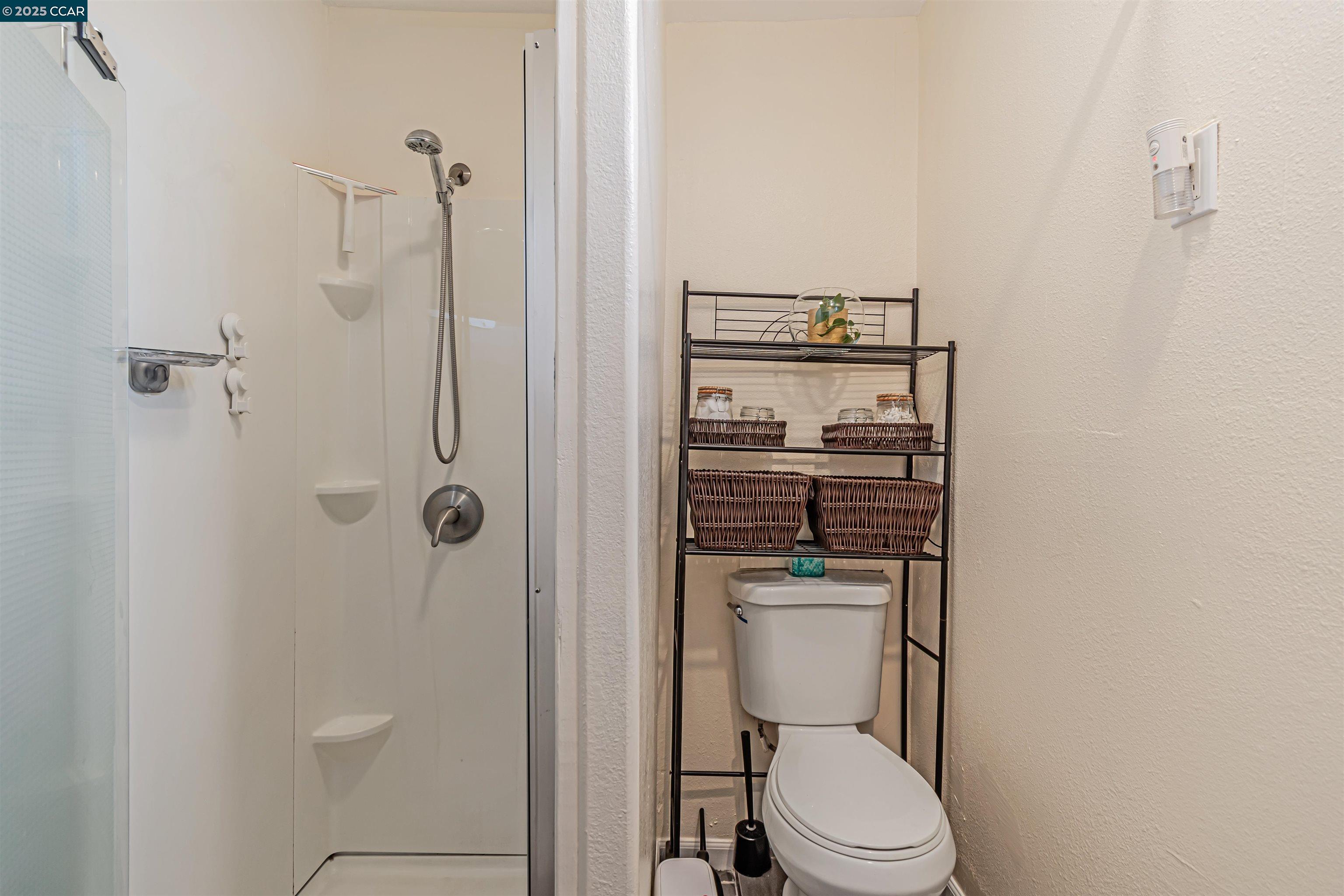 2832 76TH Avenue, Oakland, California 94605, 4 Bedrooms Bedrooms, 8 Rooms Rooms,2 BathroomsBathrooms,Residential,For Sale,2832 76TH Avenue,41103673